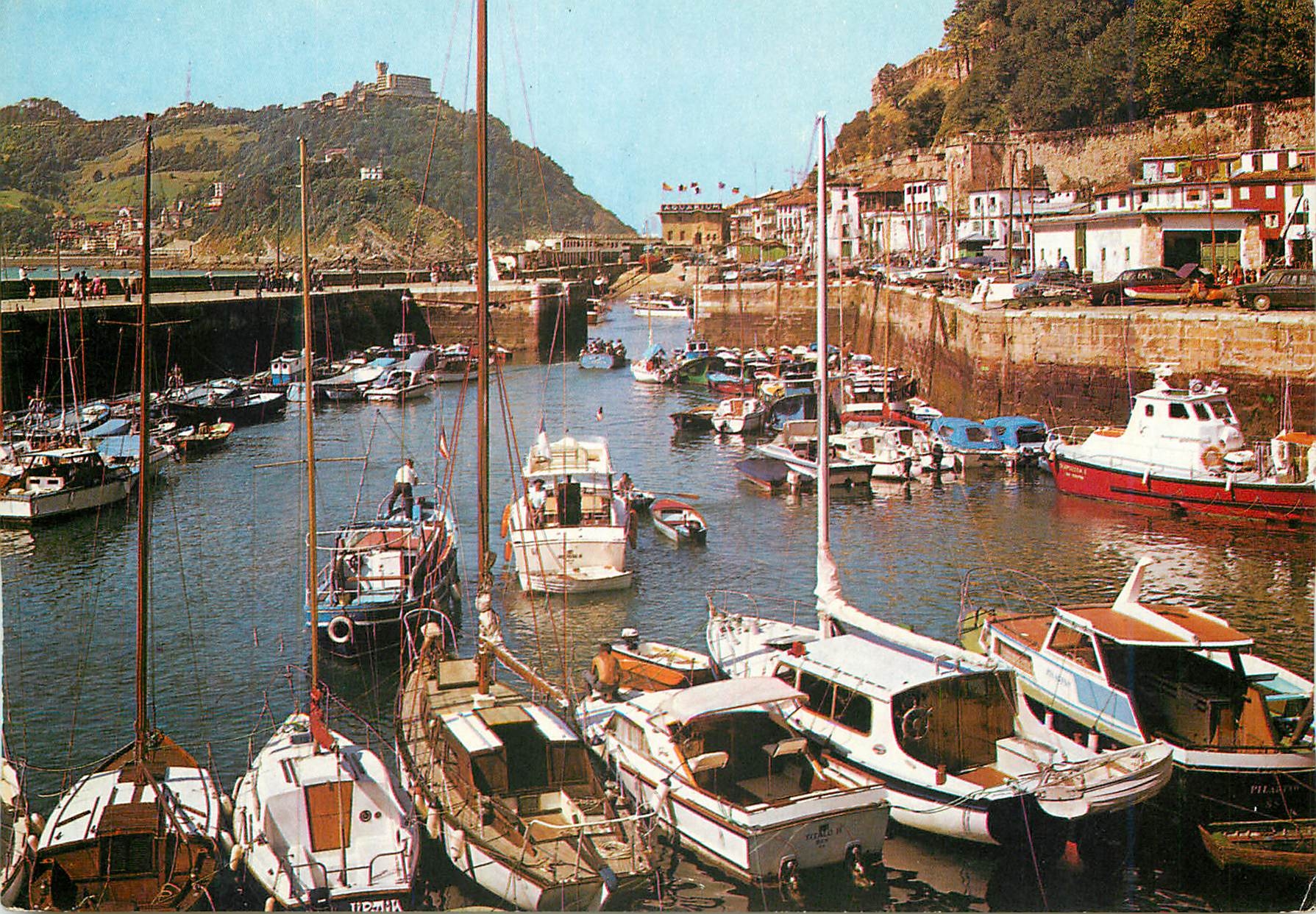 CPM San Sebastian Le Port Bateaux