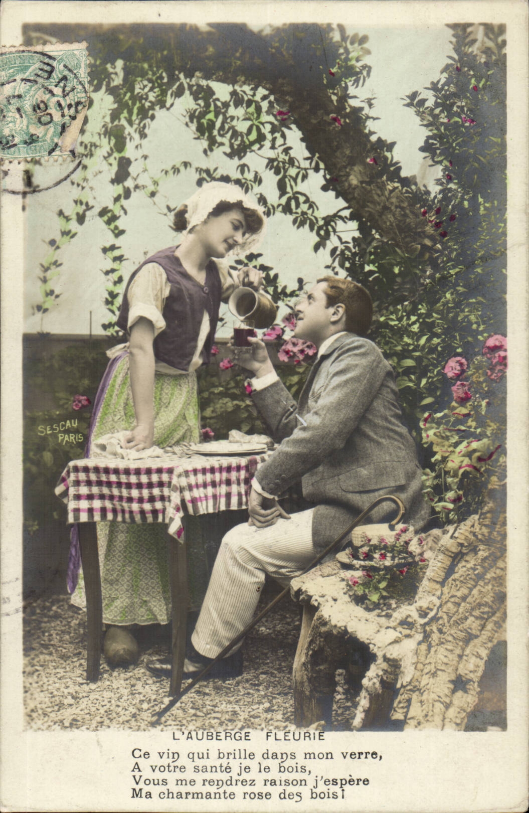 L'AUBERGE FLEURIE — escena de jardín con pareja — editor SESCAU PARIS