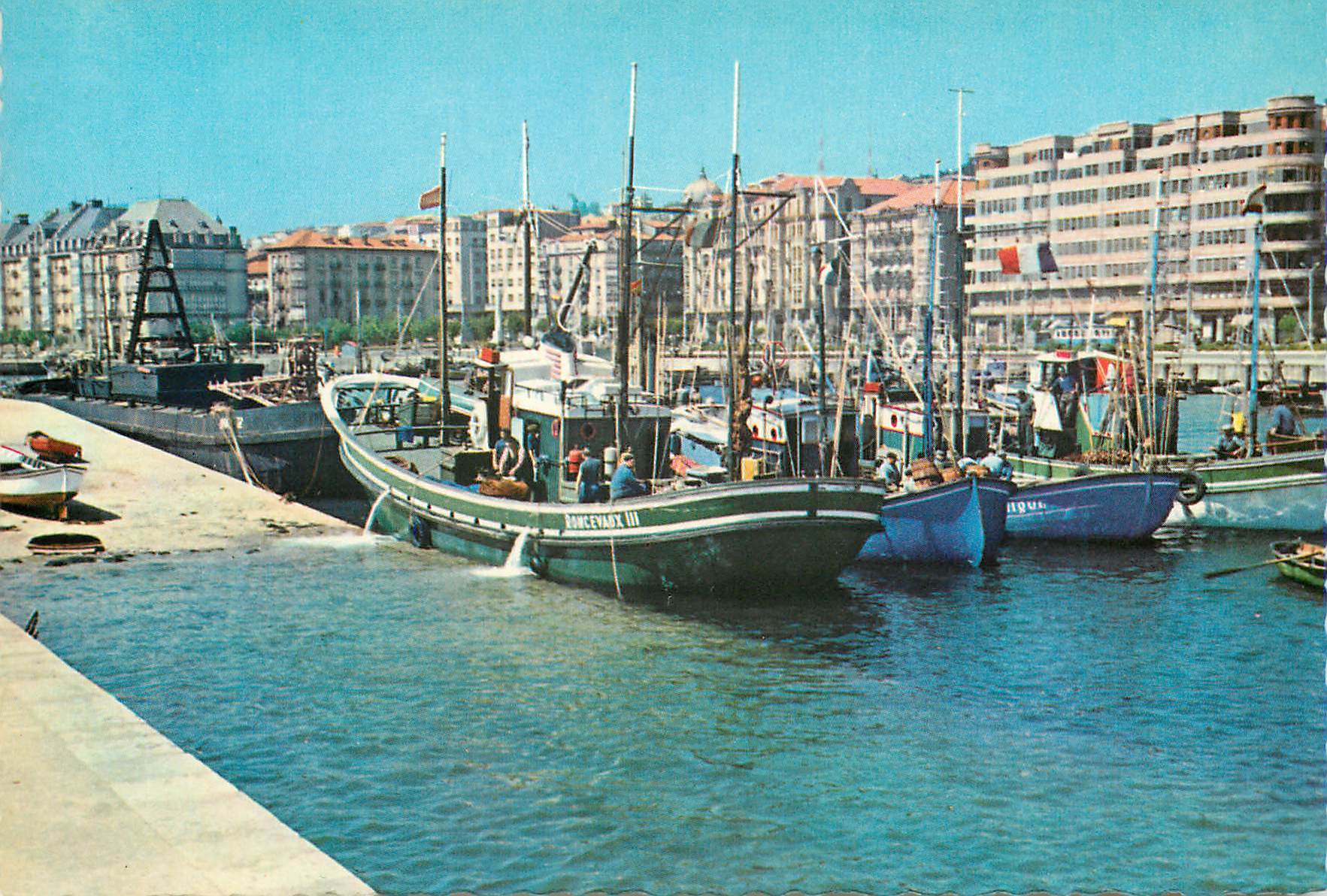 CPM Santander petit port Bateaux de peche