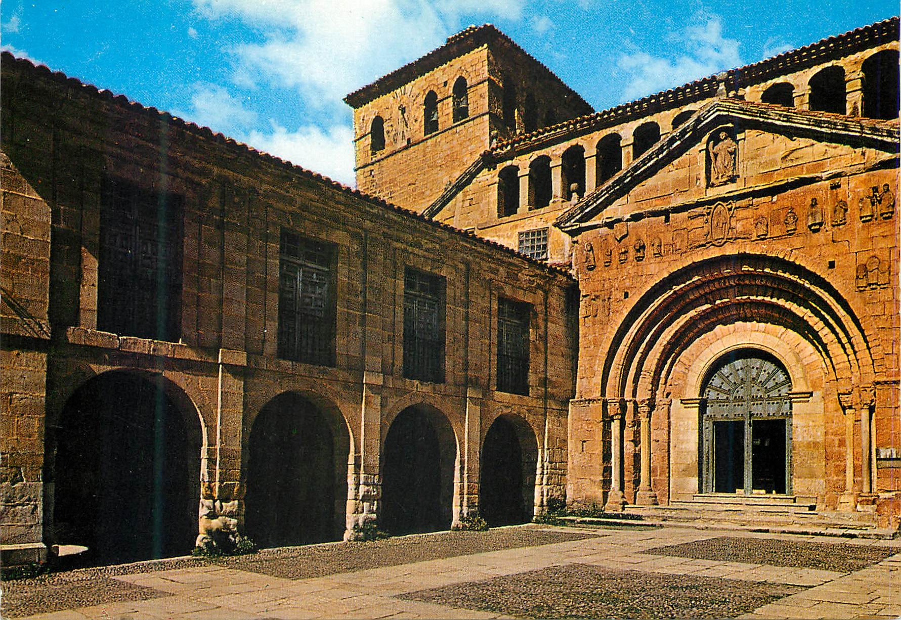 CPM Satillana del mar (santander) eglise collegiale (parvis)