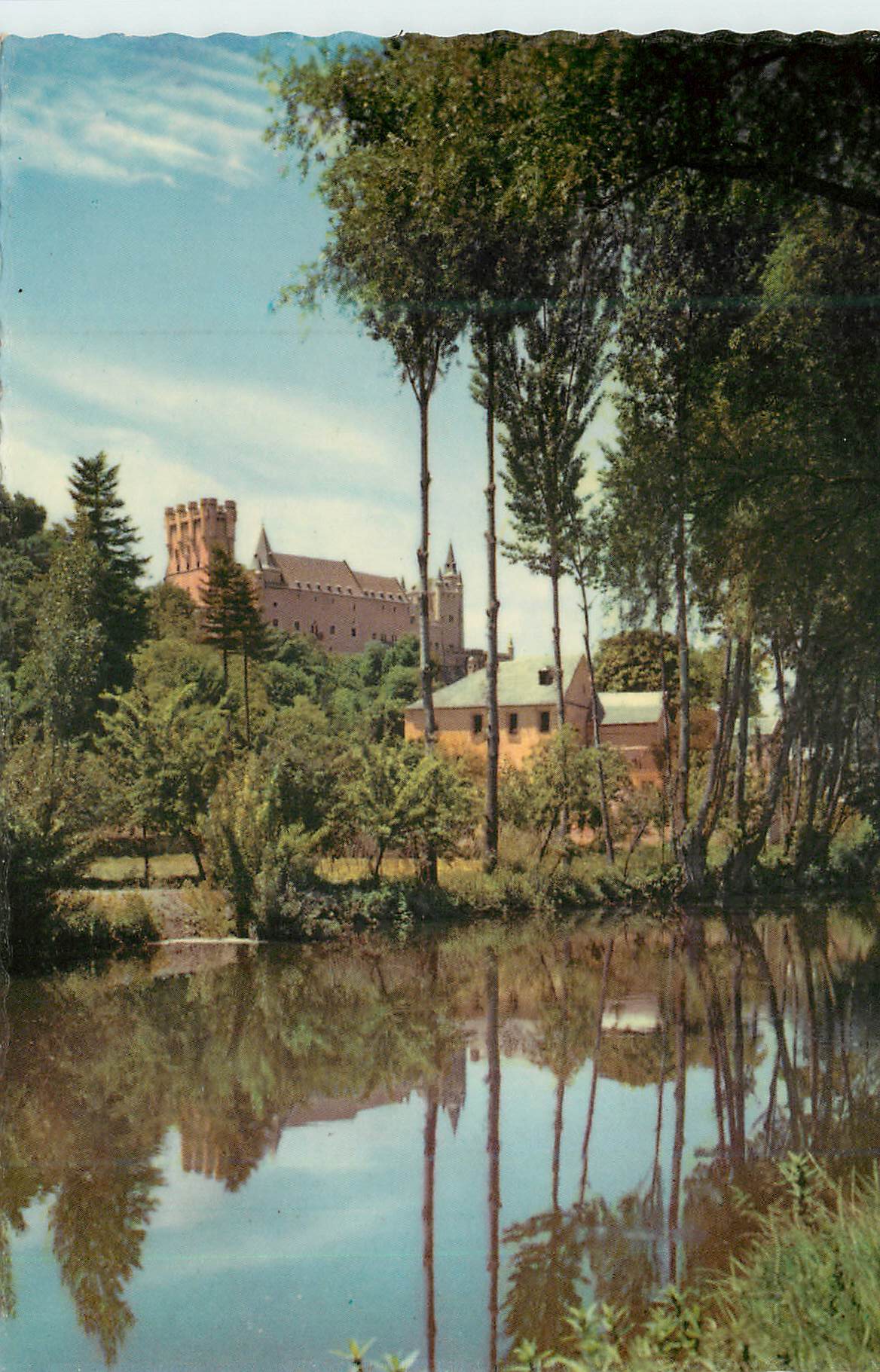 CPM Segovia el alcazar (chateau) reflechi a l'eresma