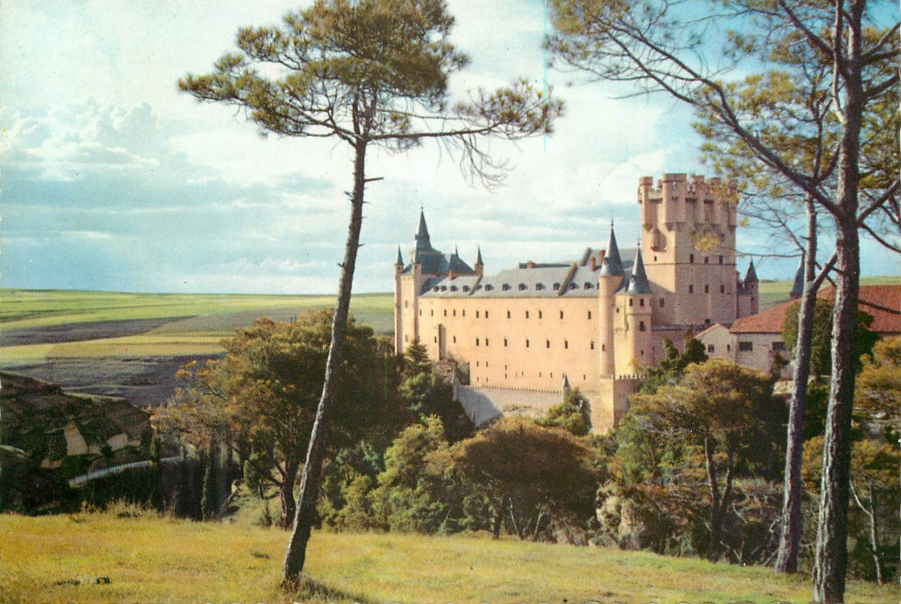 CPM Segovia el alcazar (chateau) vu des la foret de pins