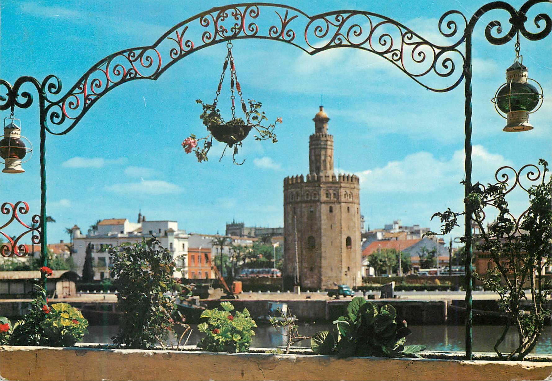 CPM Sevilla le guadalguivir et la tour d'or