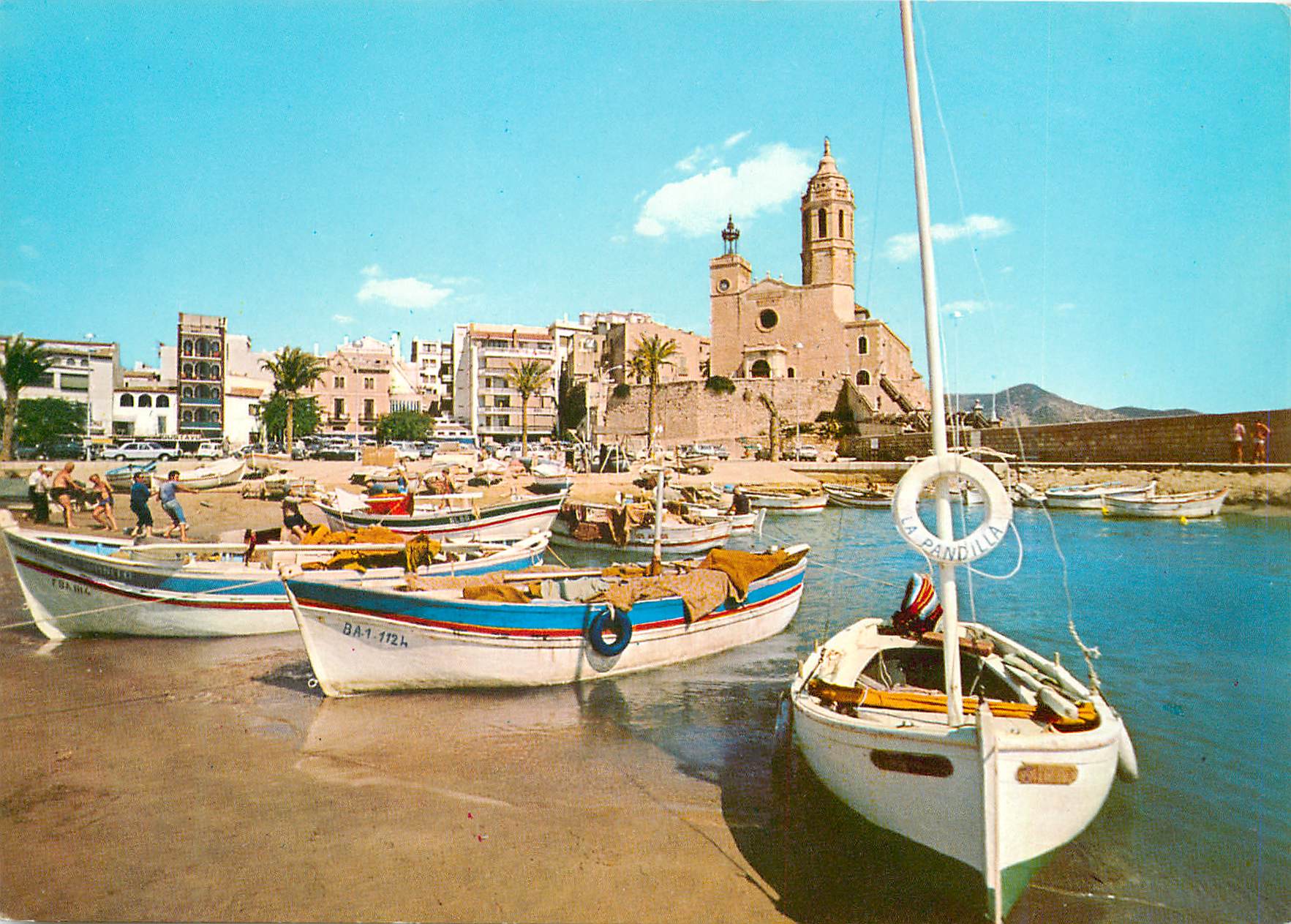 CPM Sitges plage de pecheurs Bateaux de peche