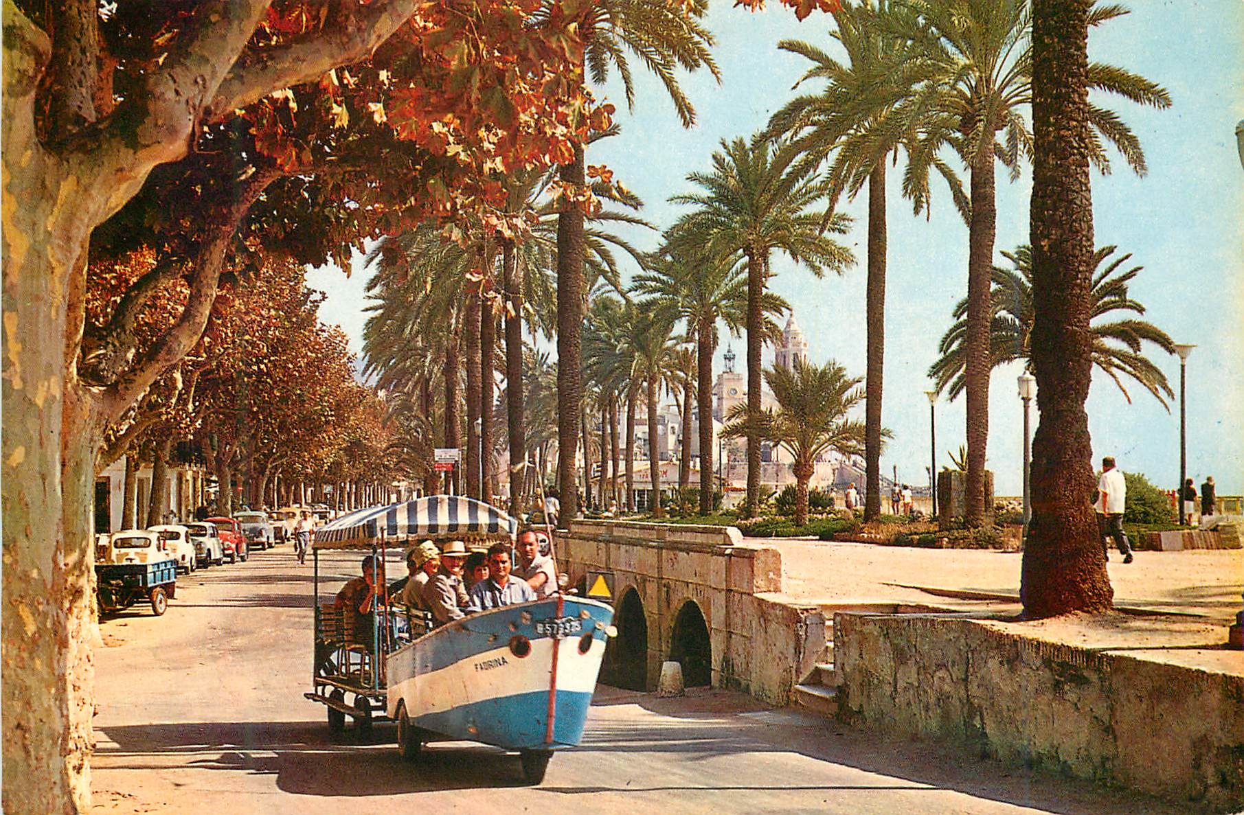 CPM Sitges (barcelona) voici un typique et canvennable moyan e transport Bateau