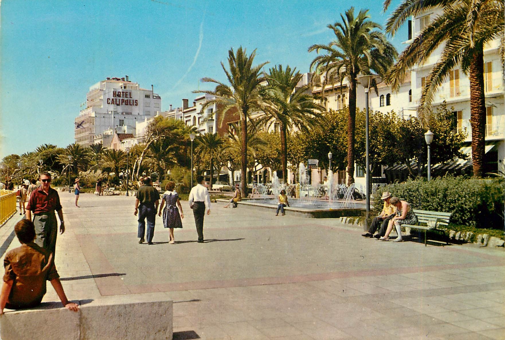 CPM Sitges vue panoramique de la promenade