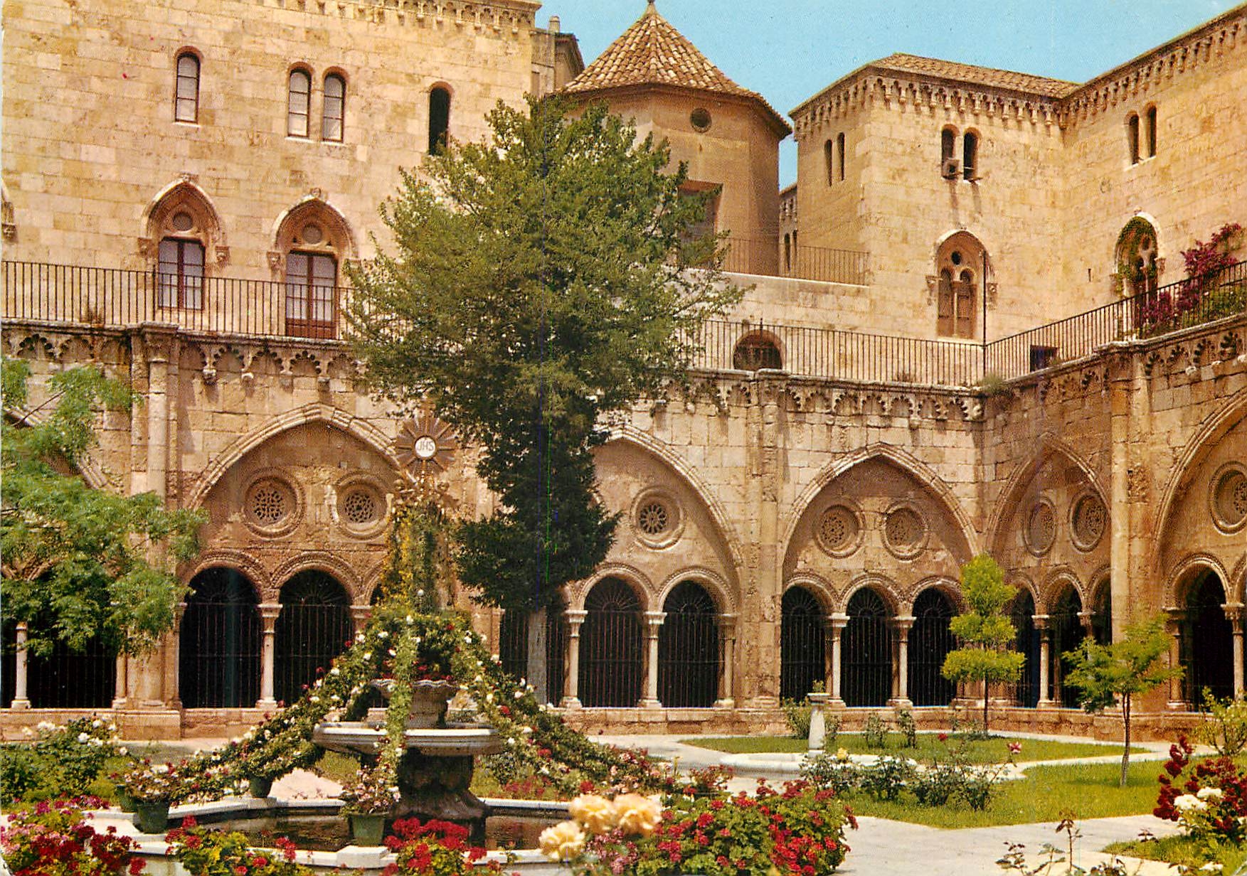 CPM Tarragona (Costa Dorada) Cathedrale Jardin dans le Cloitre