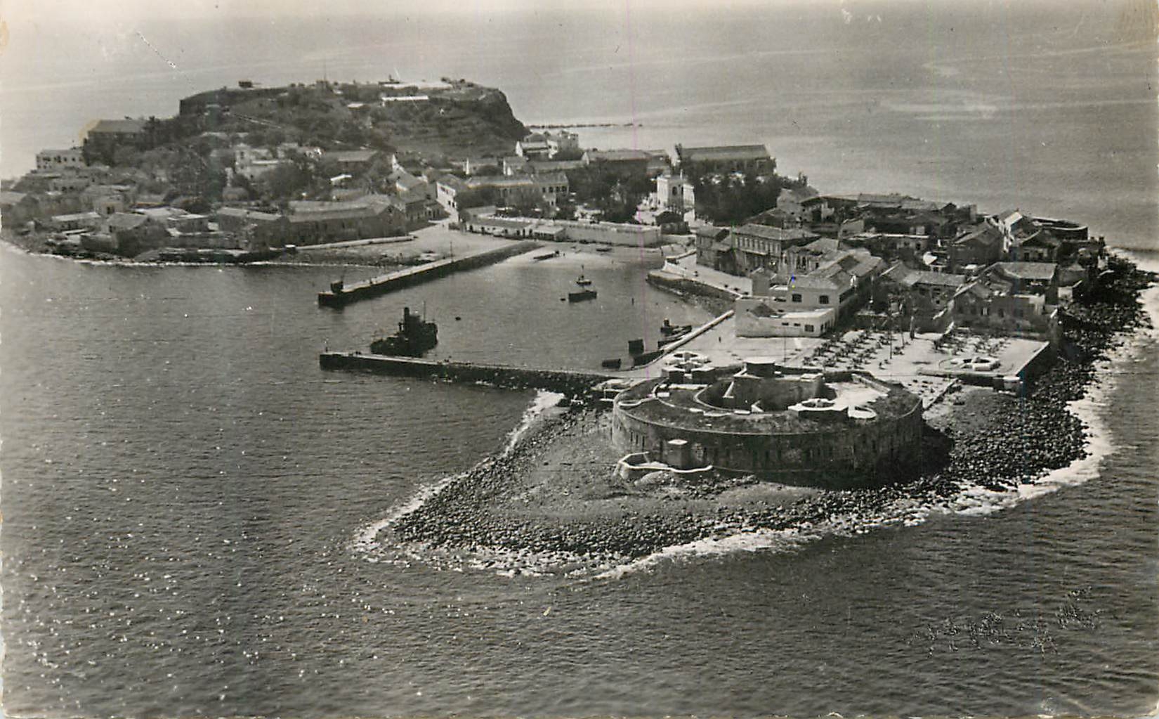 Ile de Gorée — Vue Générale — Dakar — Société G. CERBELOT - Recto