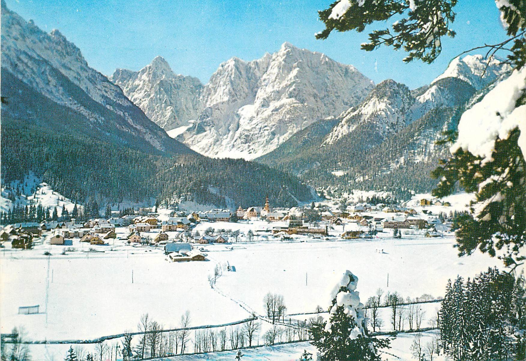 Kranjska Gora 810 m — vue d'hiver sur le village et les montagnes — Photo Mojca 12