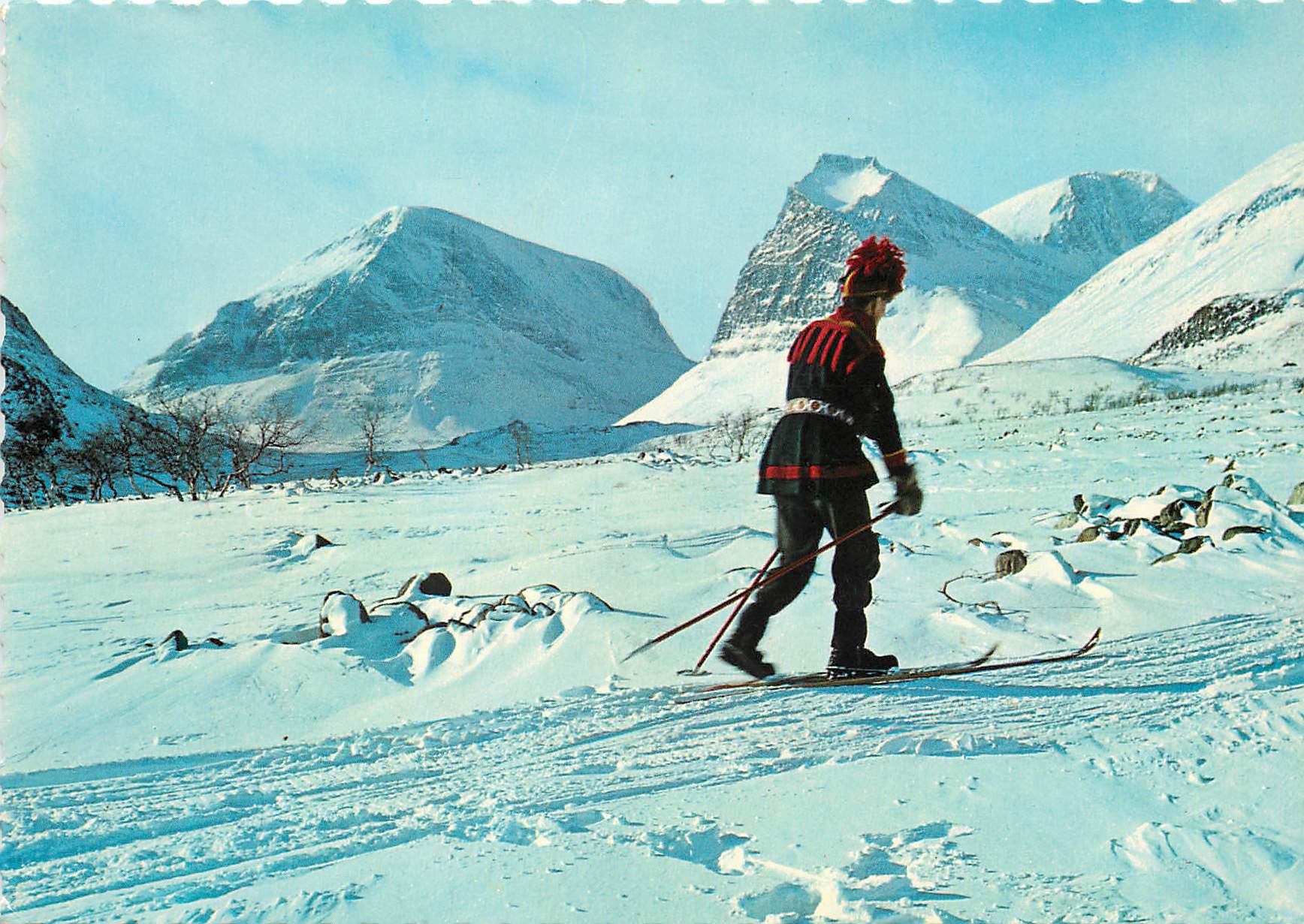 Lappland — skieur en tenue traditionnelle — Förlag K. Rune Lundström, Skellefteå, n°118/71