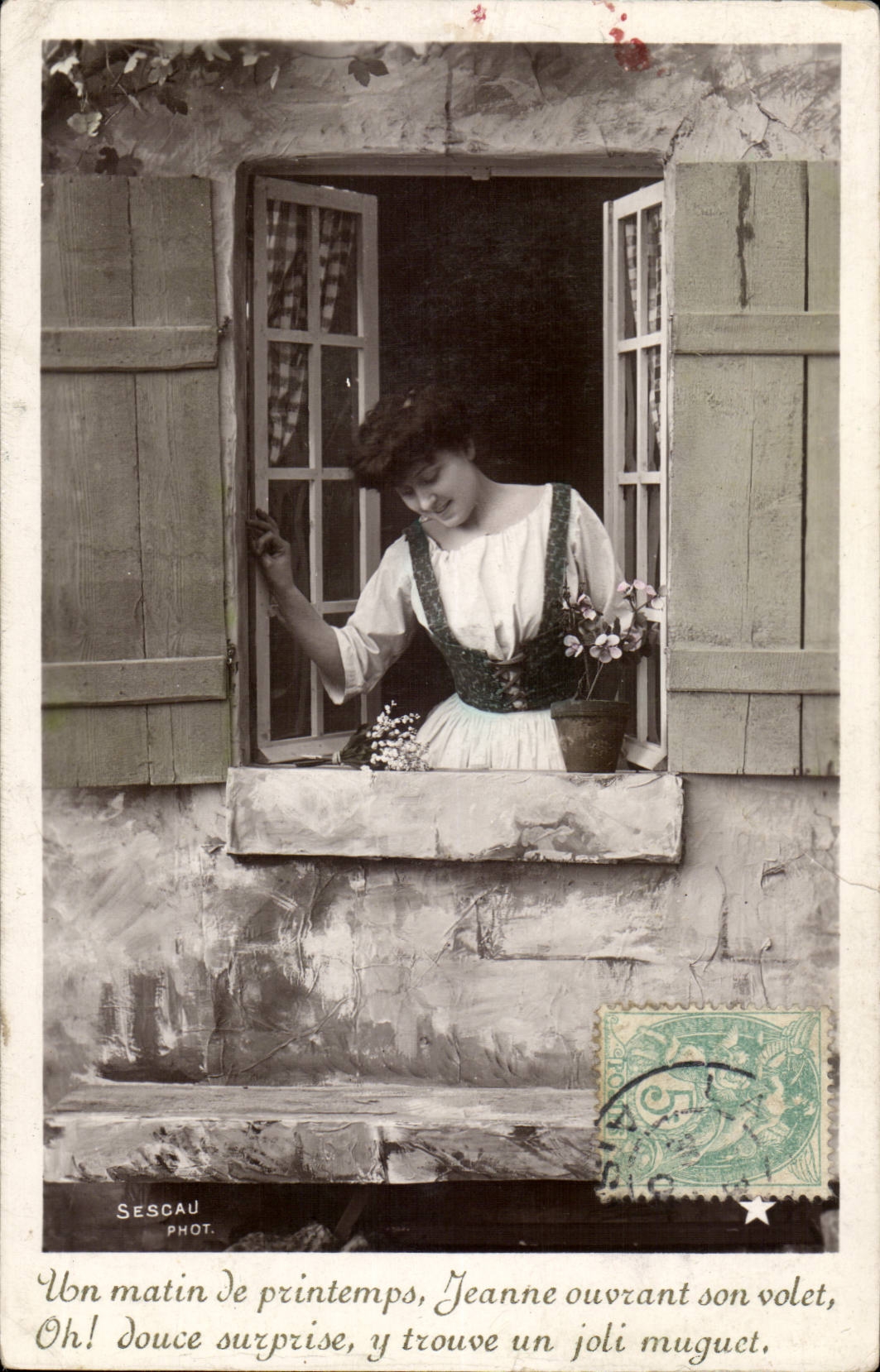 Jeanne ouvrant son volet — surprise au printemps — SESC AU PHOT.
