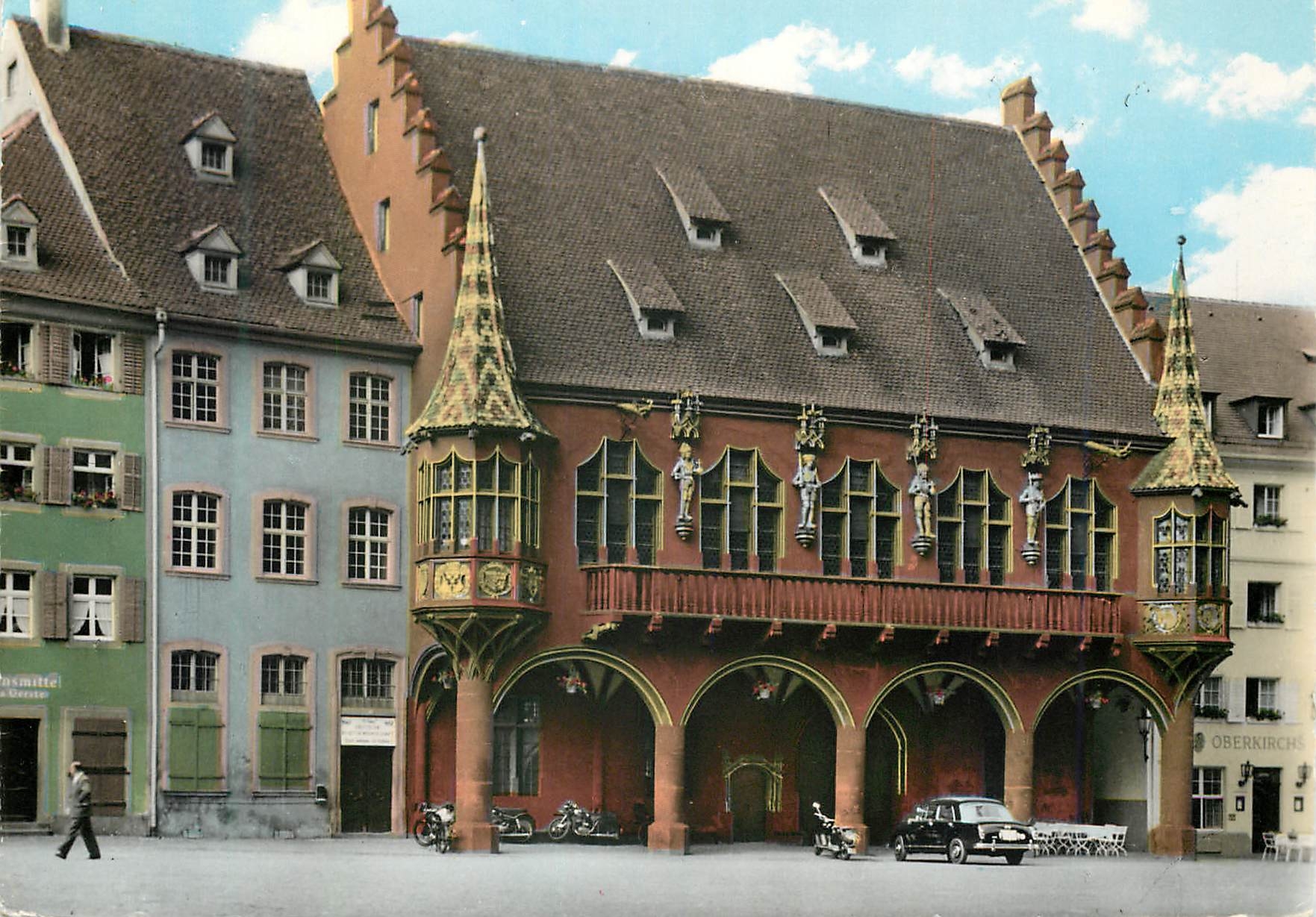 CPM Freiburg (Allemagne) Vieille maison sur la place de la cathedrale