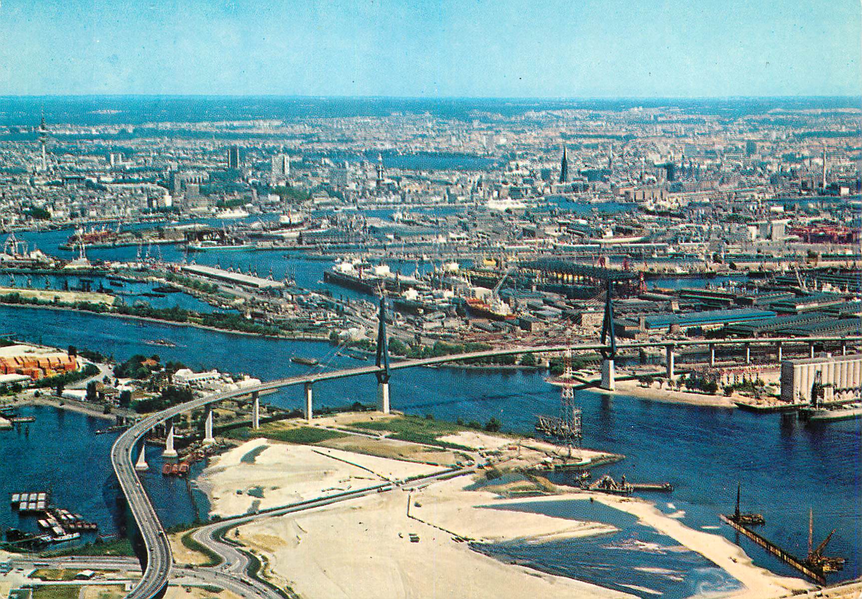 CPM Hamburg Blick uber Kohlbrandbrucke und Hafen auf die Stadt