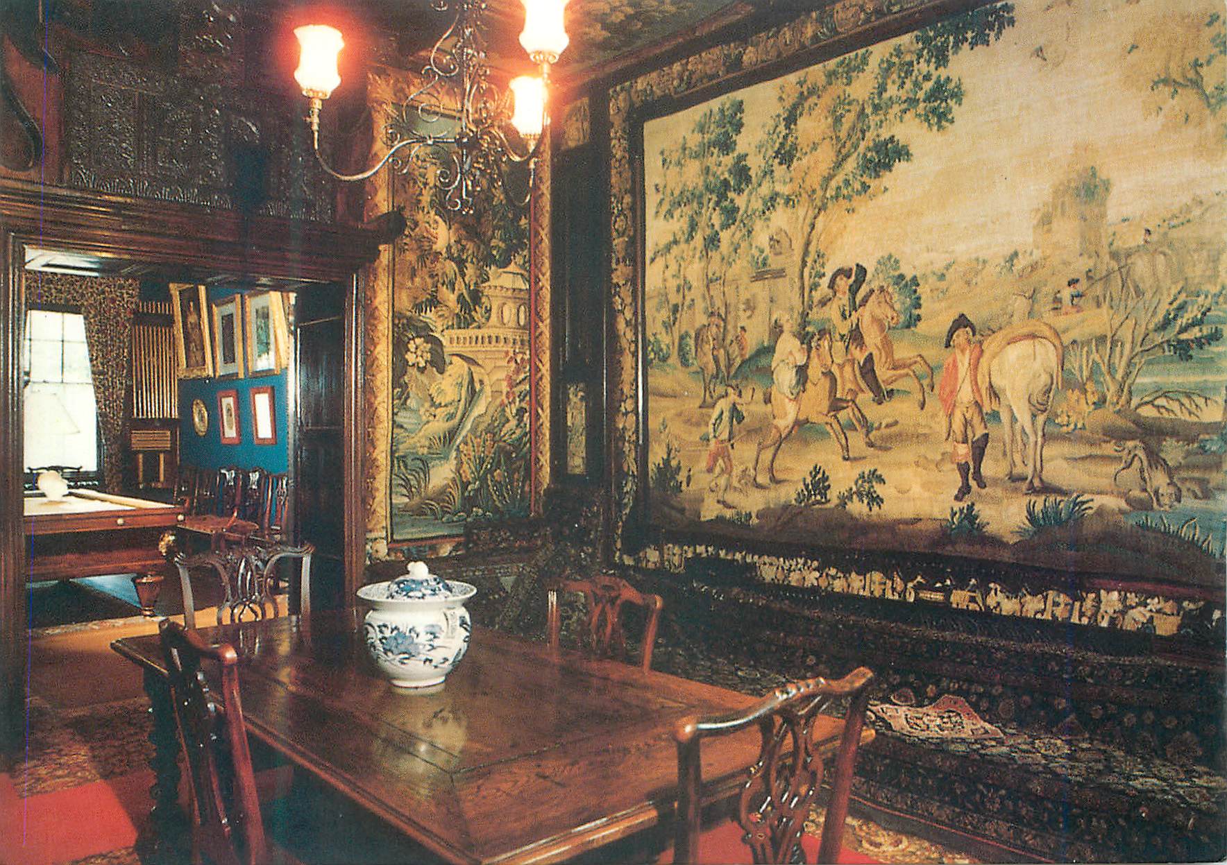 CPM Guernsey Maison de Victor Hugo La Salle des Tapisseries