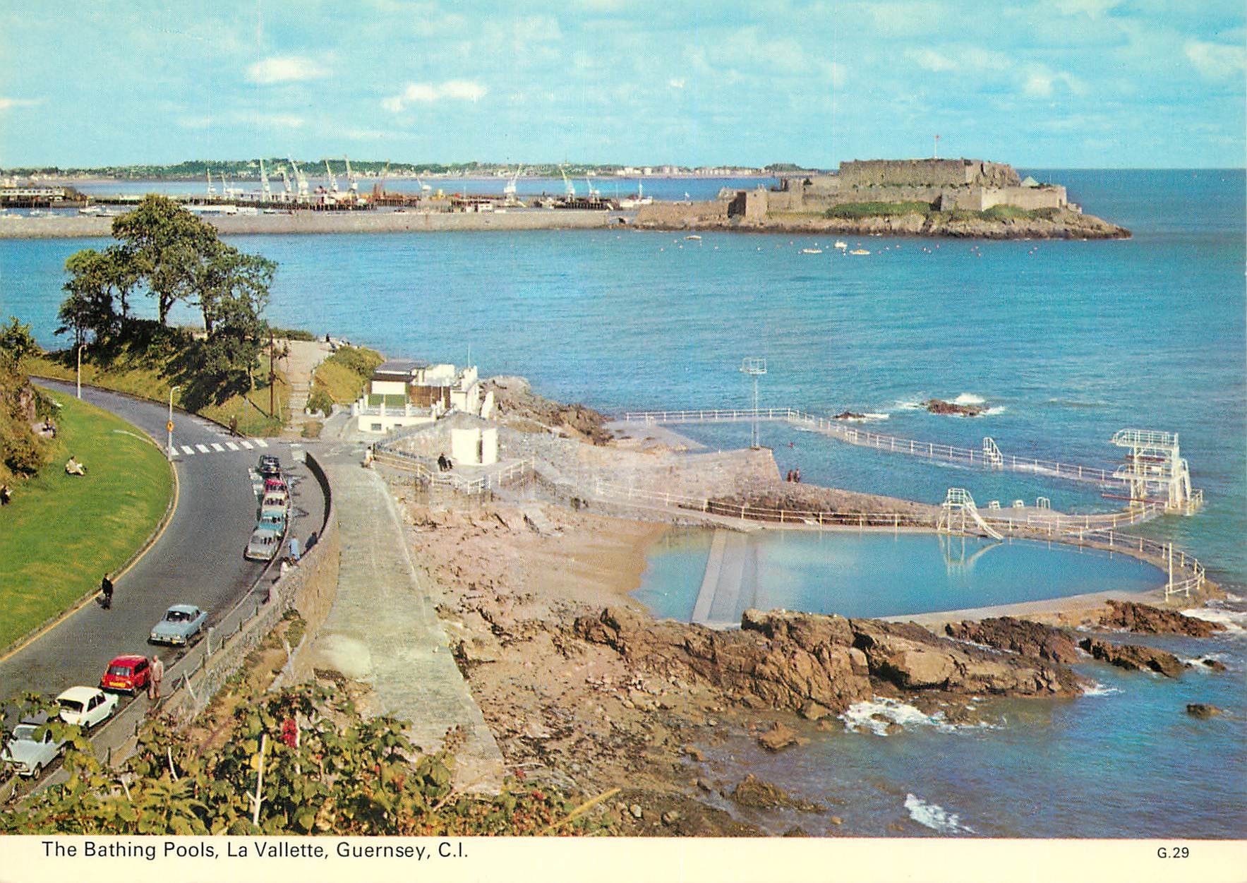CPM Guernsey The Bathing Pools La Vallette