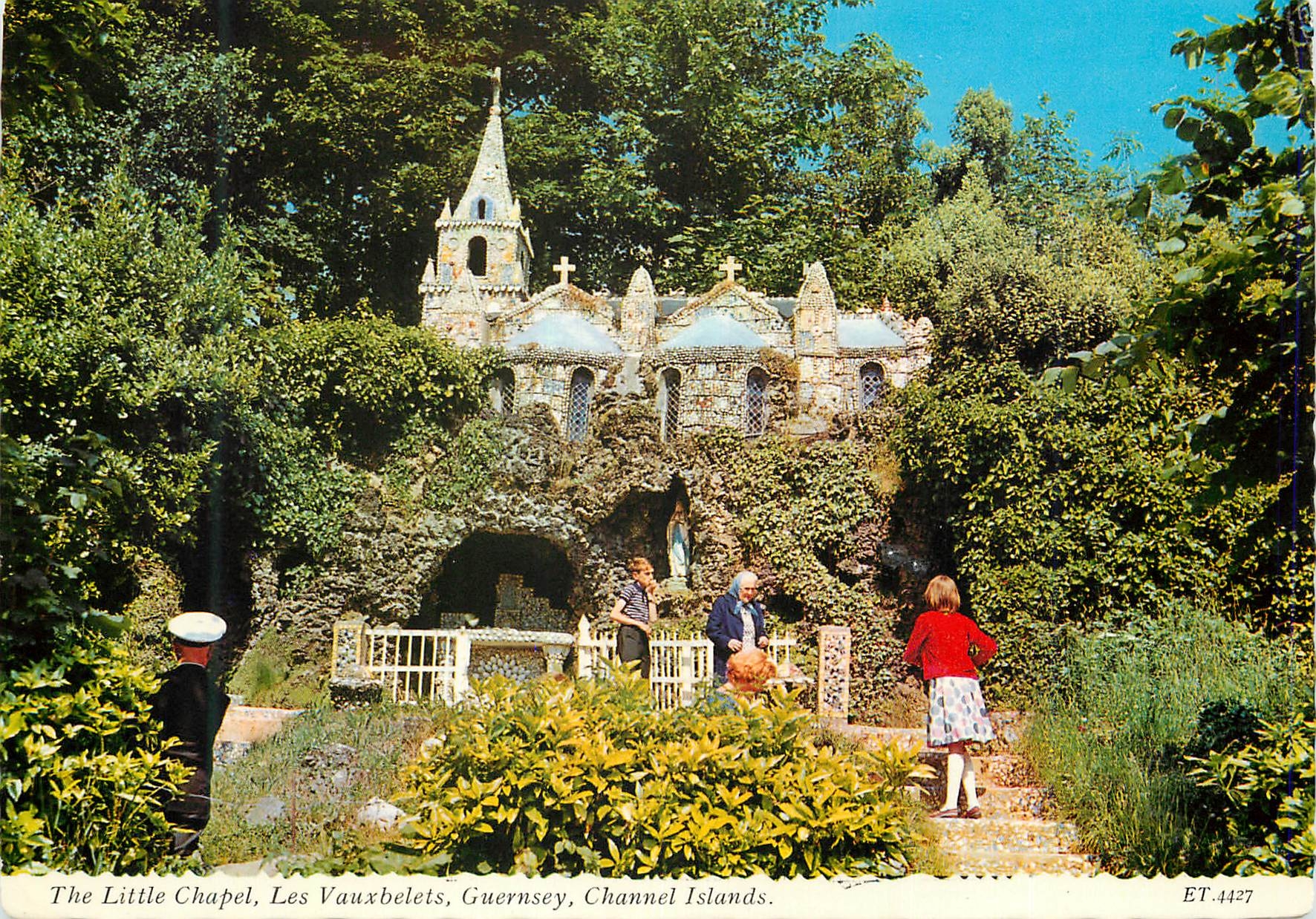 CPM Guernsey The Little Chapel Les Vauxbelets