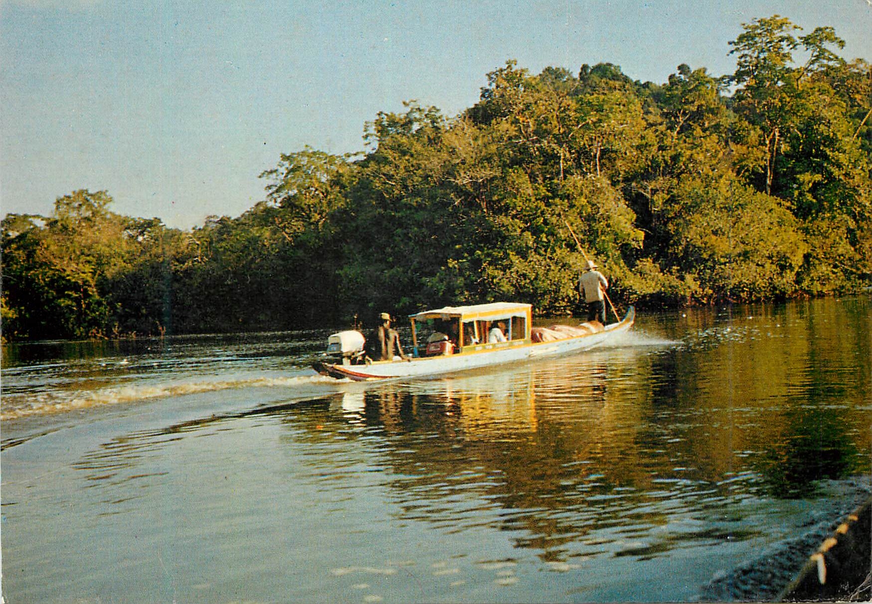 CPM Guyane Francaise et Surinam Haut Maroni Pirogues de Touristes