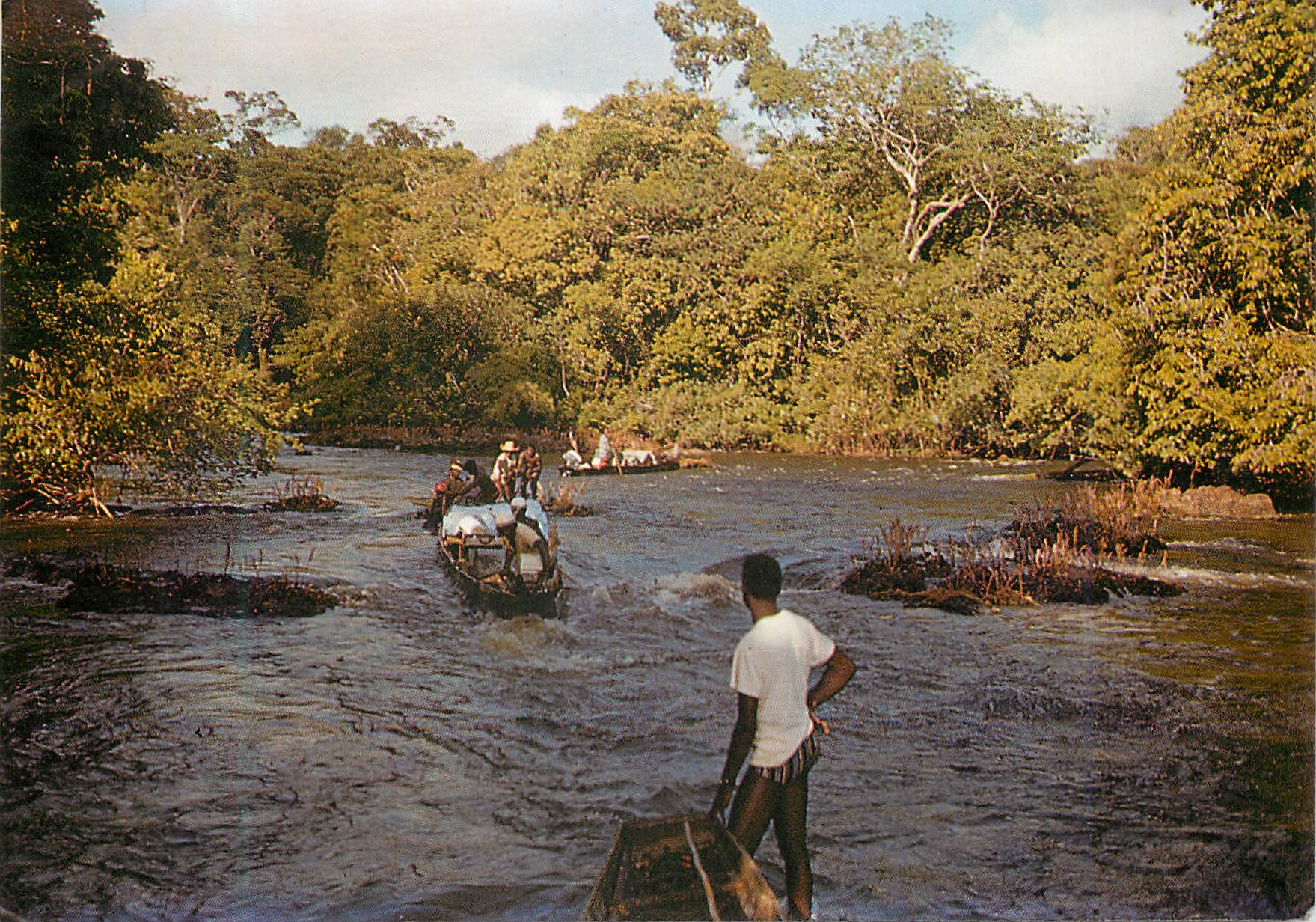 CPM Guyane Francaise Maroni Abaltis Cottica Passage de pirogues