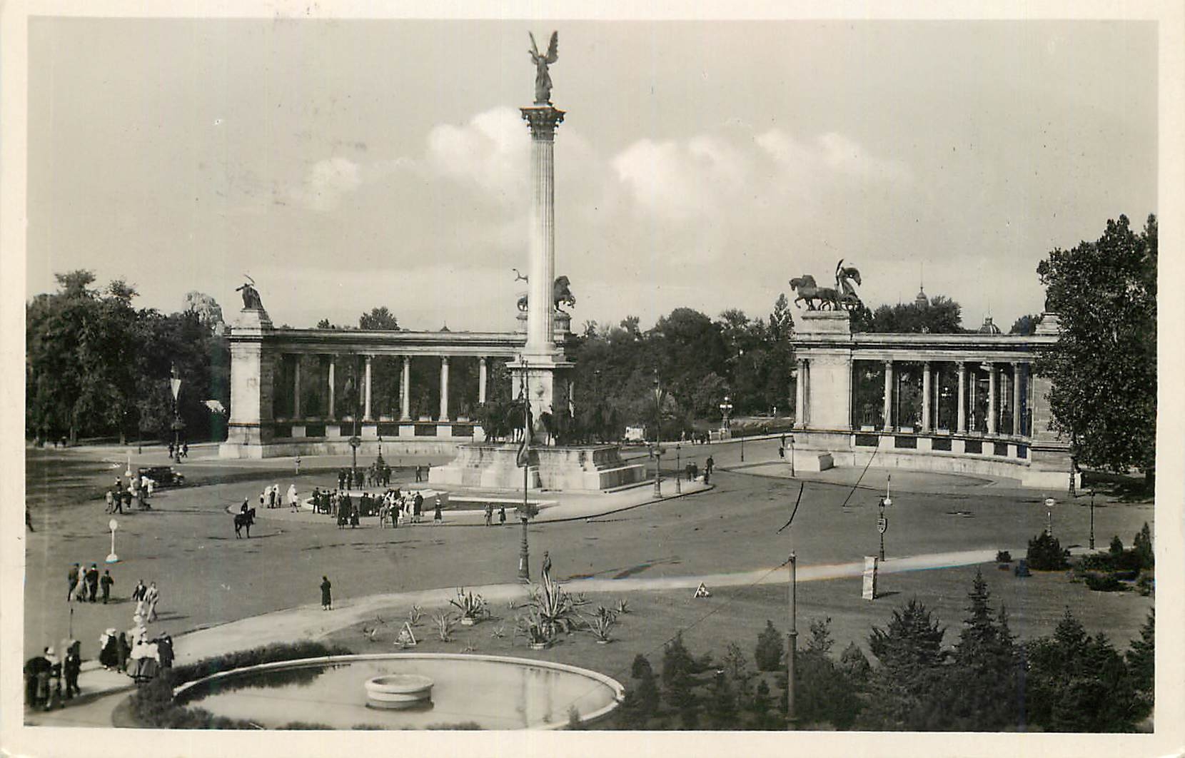 CPA Budapest Monument Milleneire et des heros