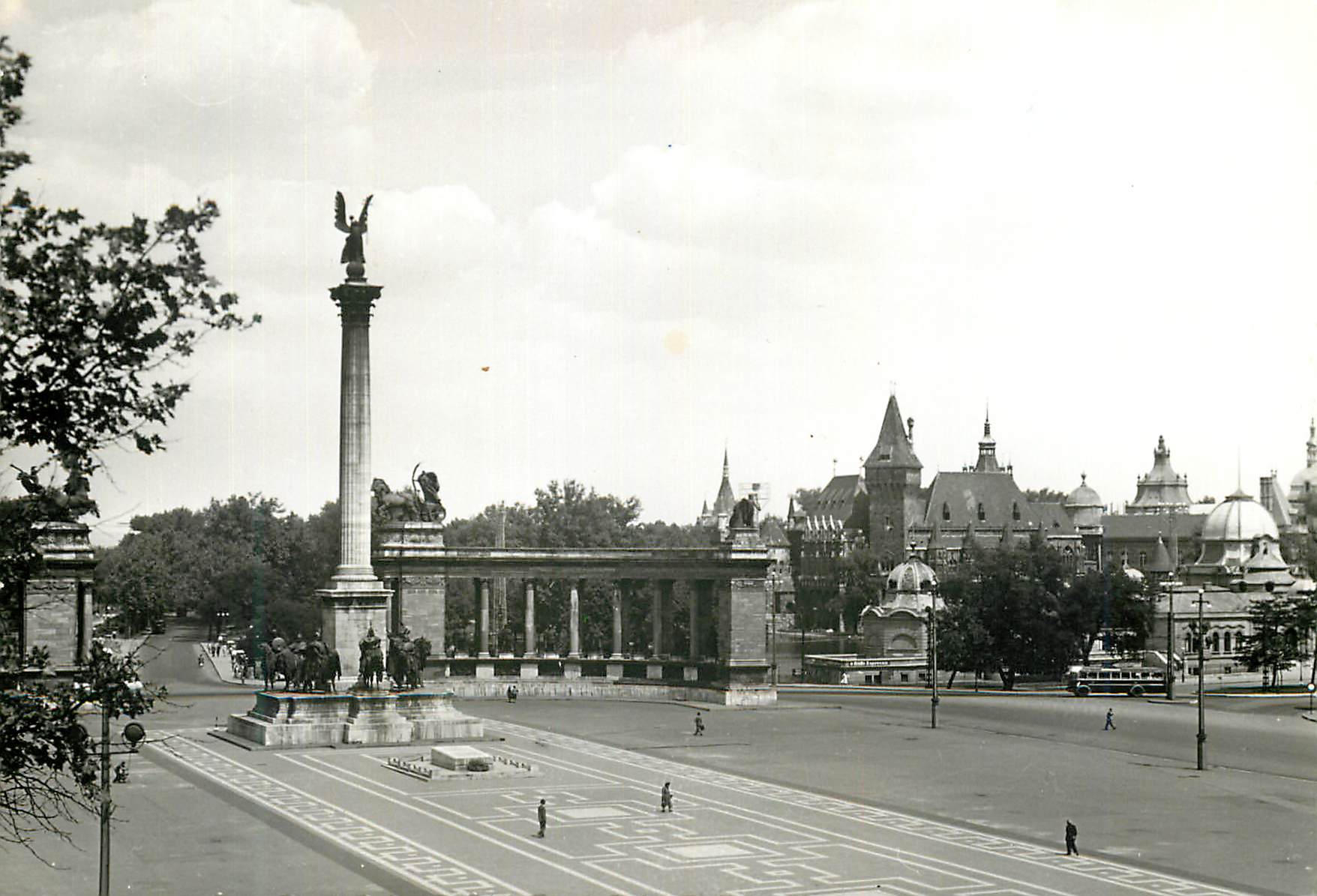 CPM Budapest millenary monument
