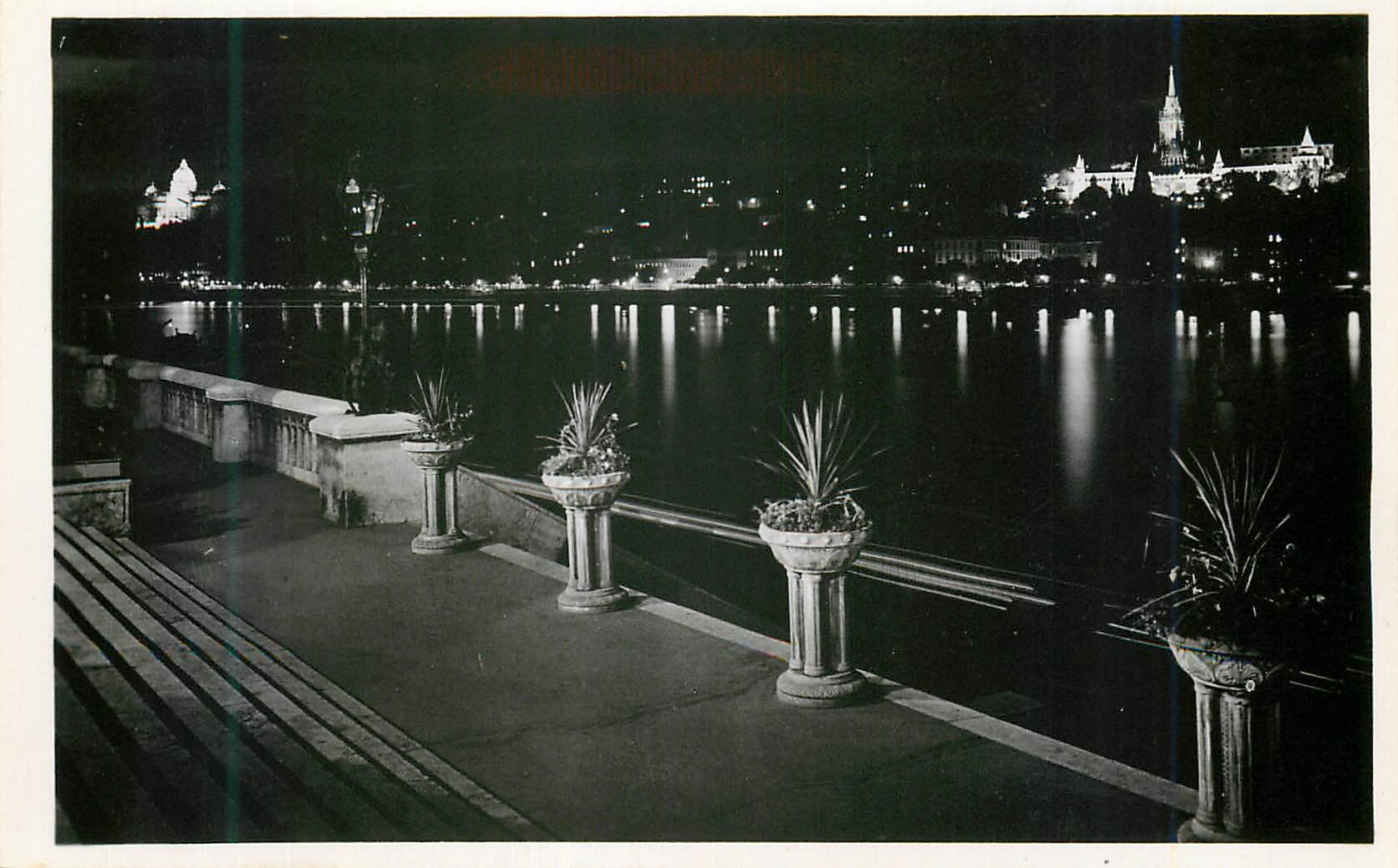 CPM Budapest vue du danube pendant la nuit