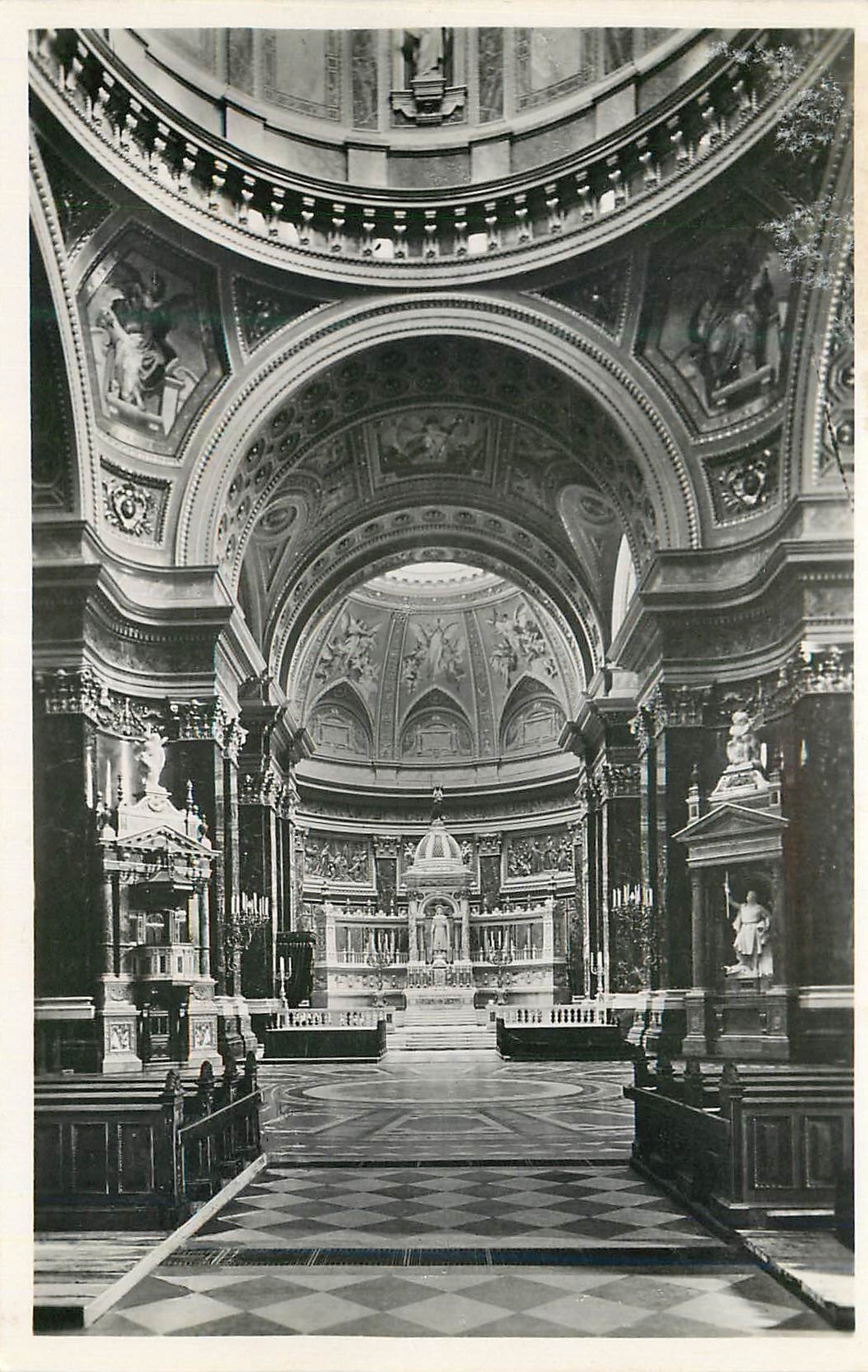 CPM Budapest interieur de l'eglise st etienne
