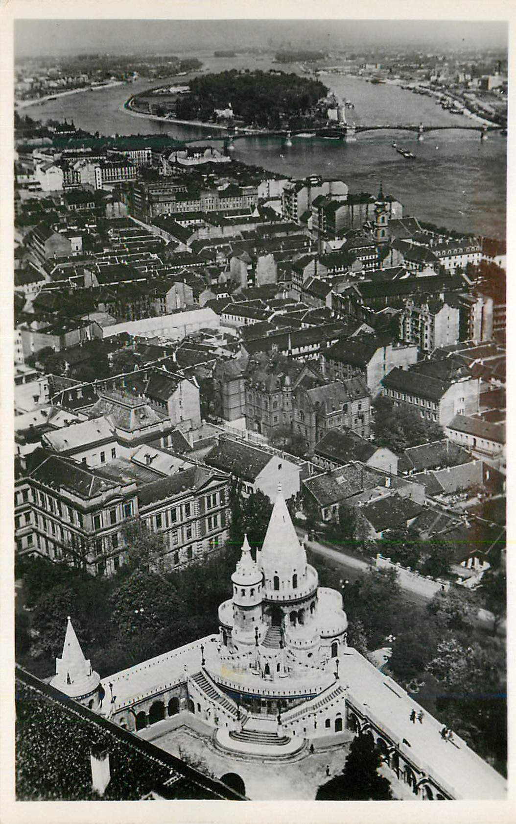 CPM Budapest l'escalier des pecheurs avec l'ile de marguerite