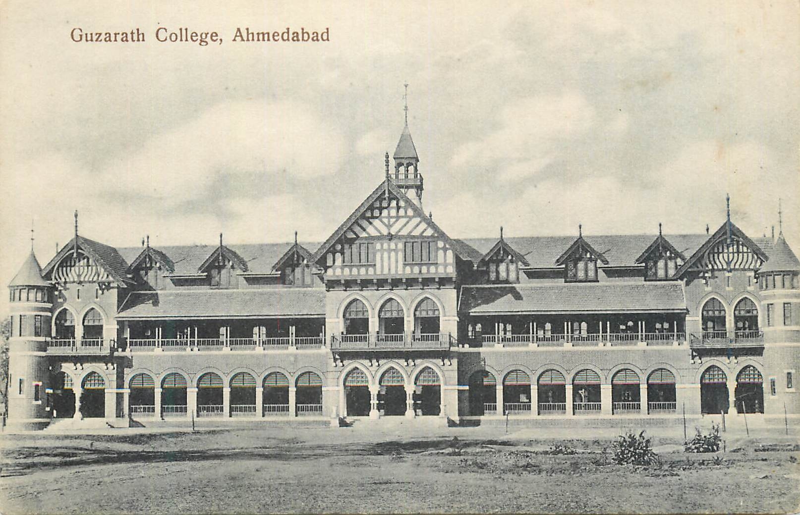 Guzarath College, Ahmedabad — editore sconosciuto, numero di serie non visibile