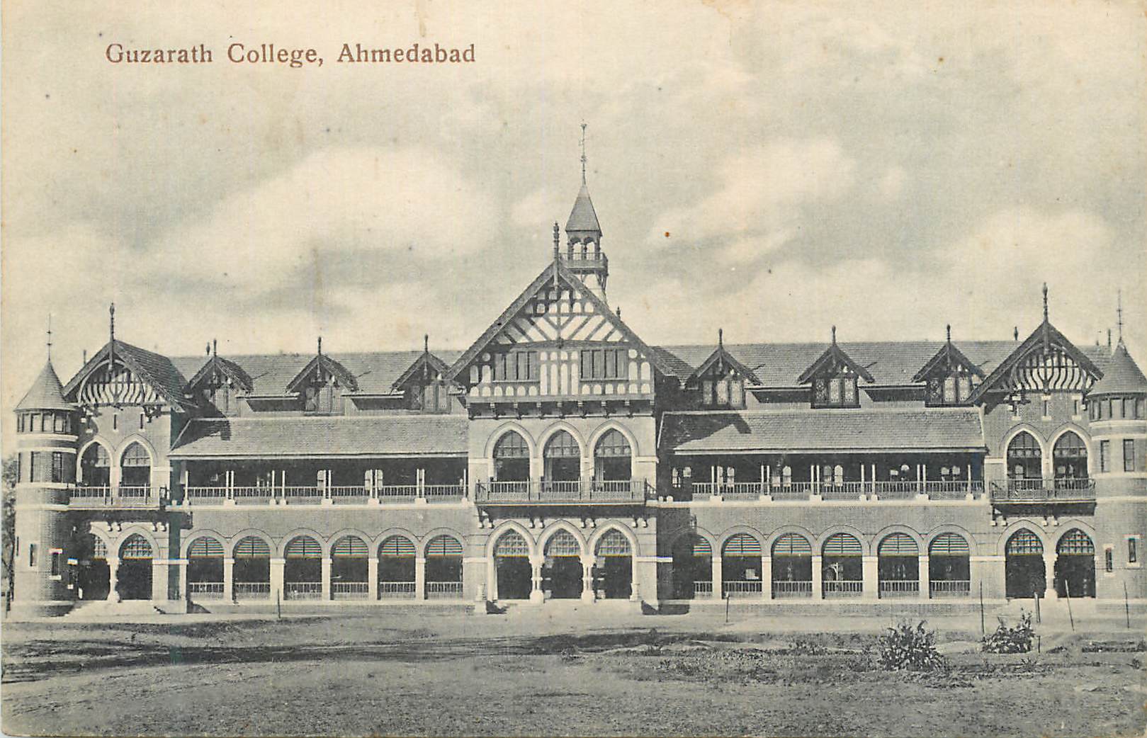 Guzarath College, Ahmedabad — éditeur inconnu, n° de série non visible