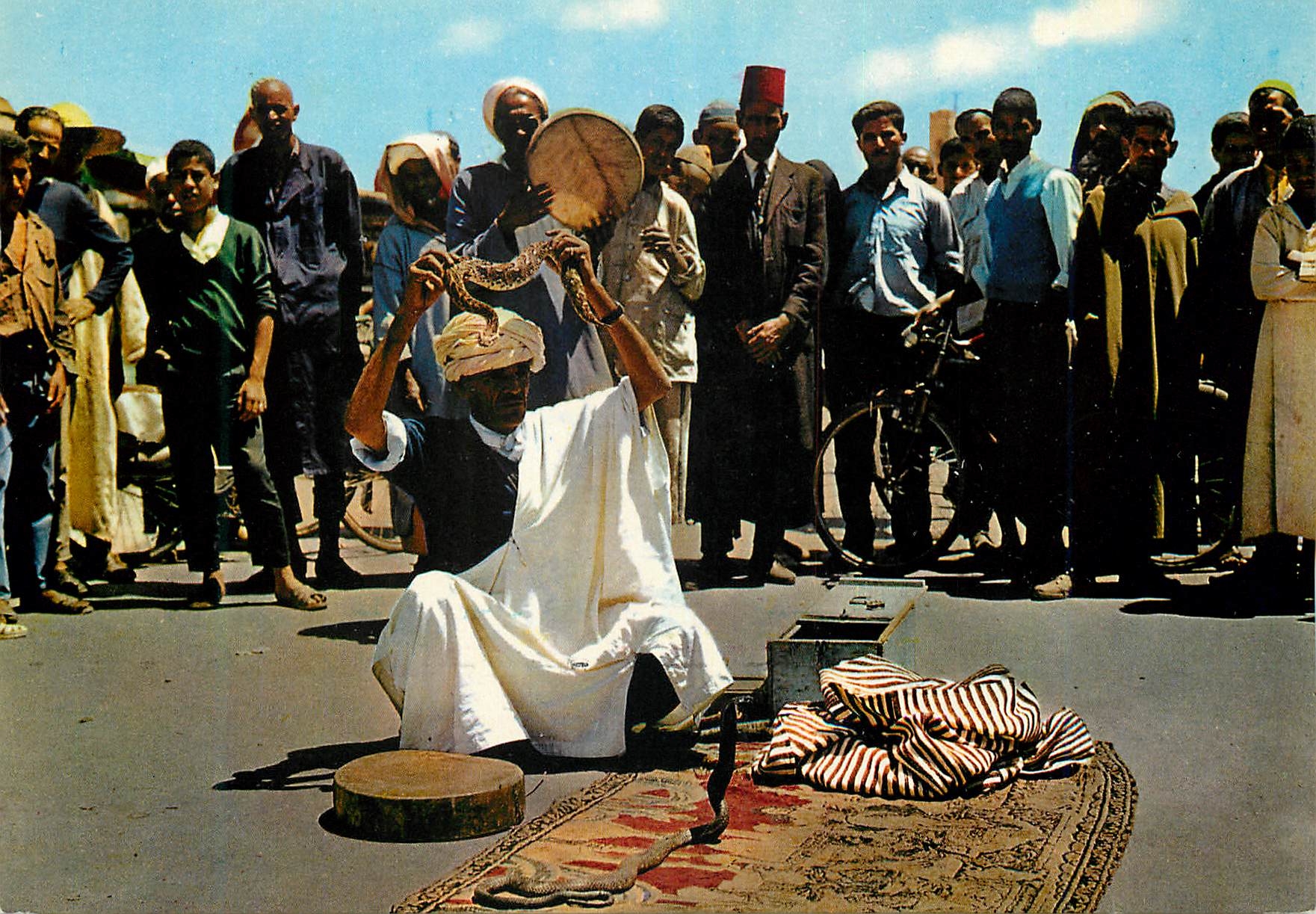 CPM Marruecos tipico enchanteur de serpents