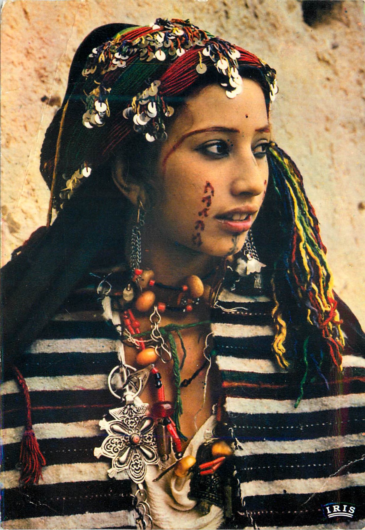 Femme Berbère du Haut-Atlas — scène du Maroc — édition IRIS