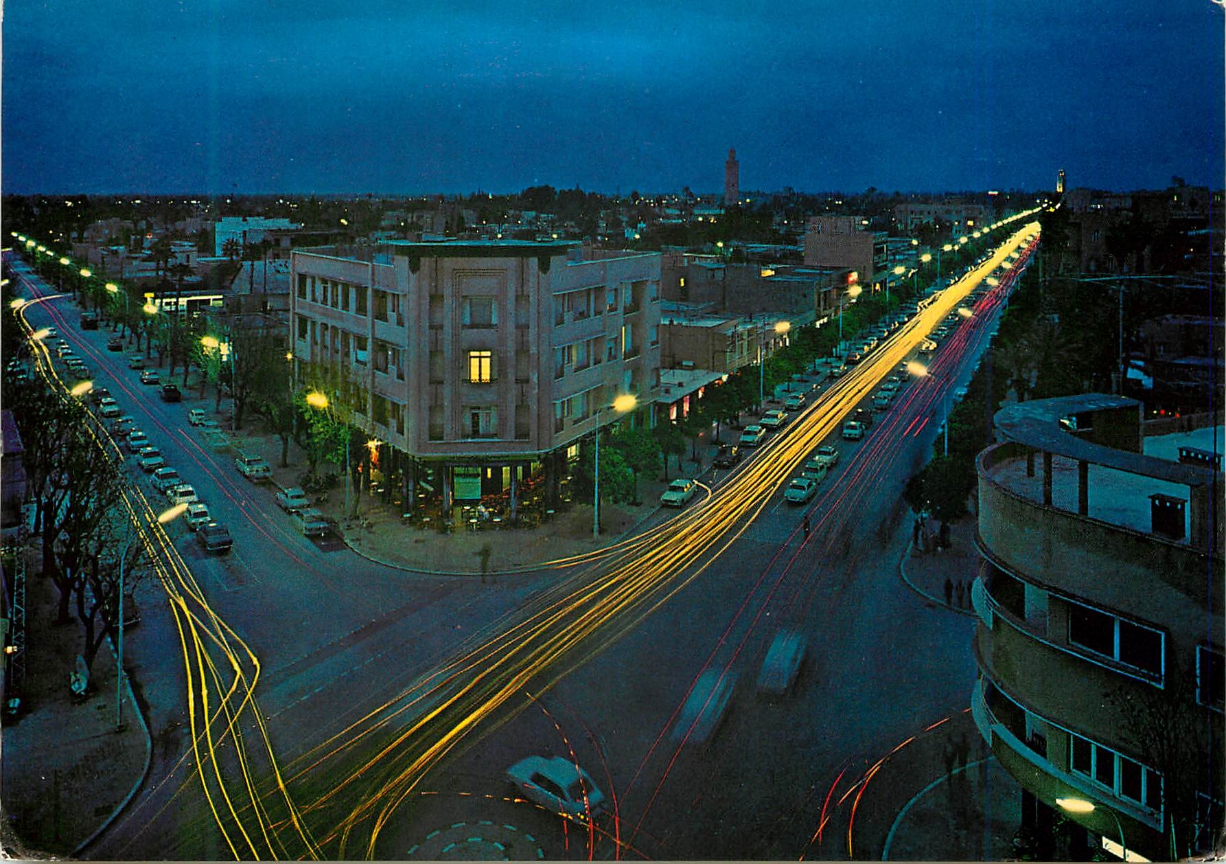 CPM Marrakech (maroc) vista nocturna de la avenida mohamed V