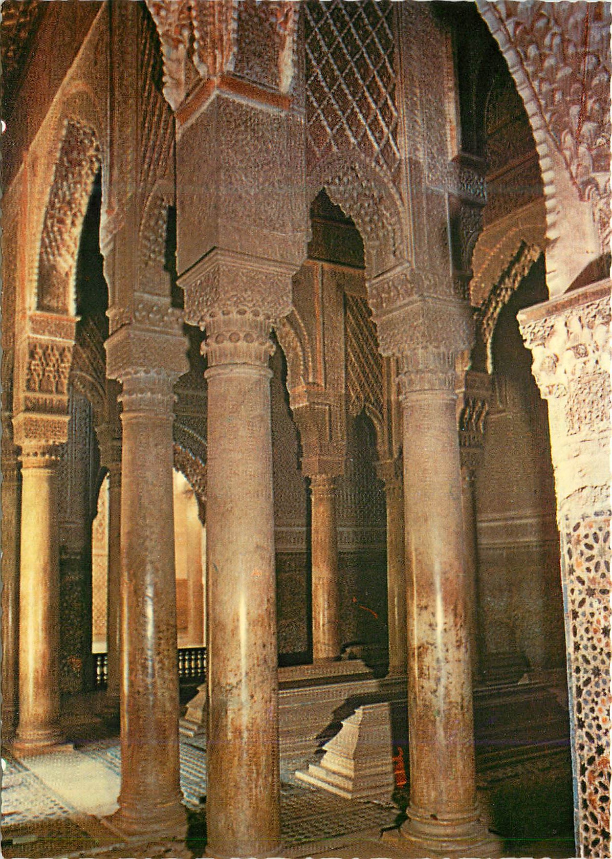 CPM Marrakech le maroc pittoresque les tombeaux des saadiens