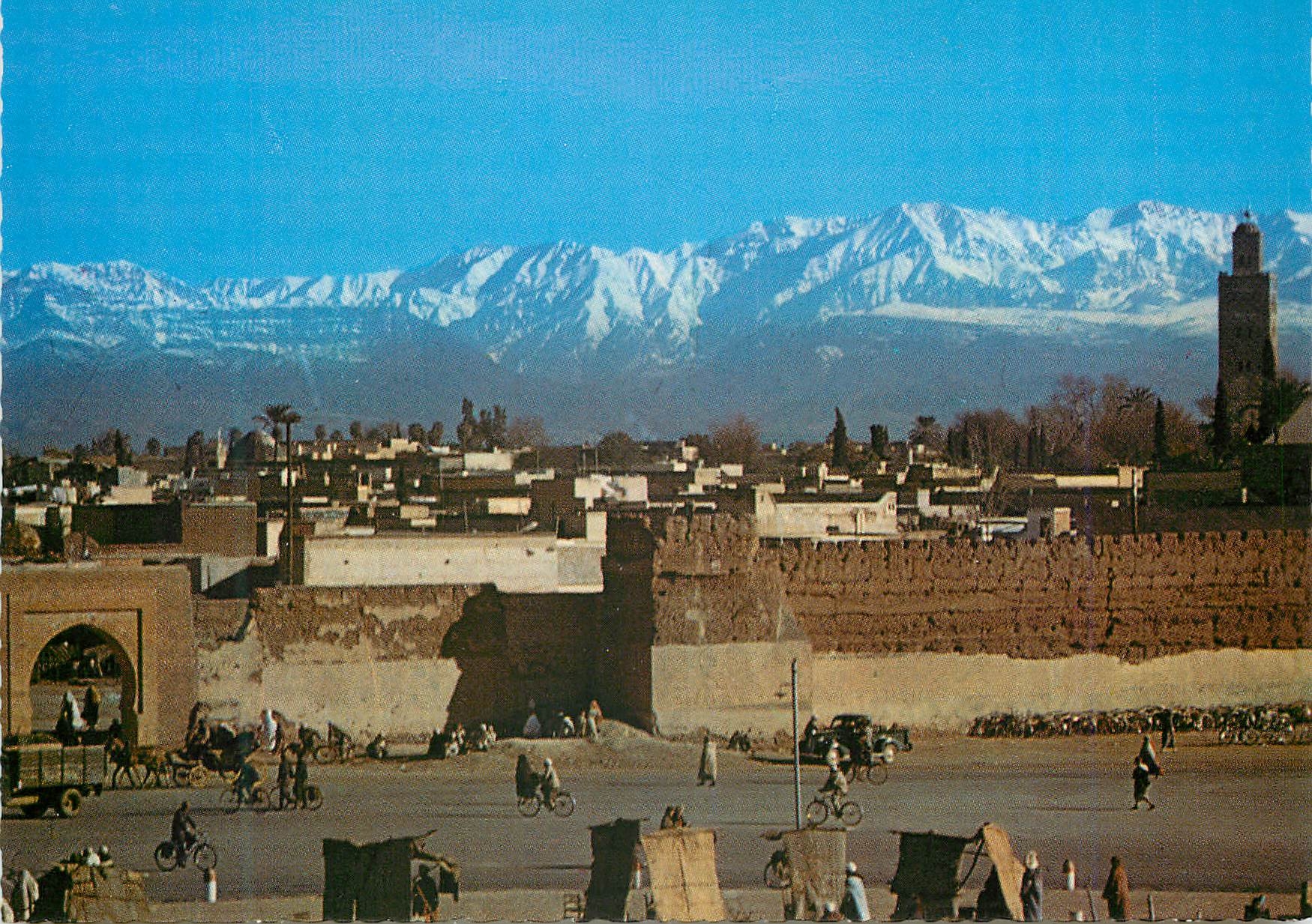 CPM Marrakech les remparts et le grand atlas