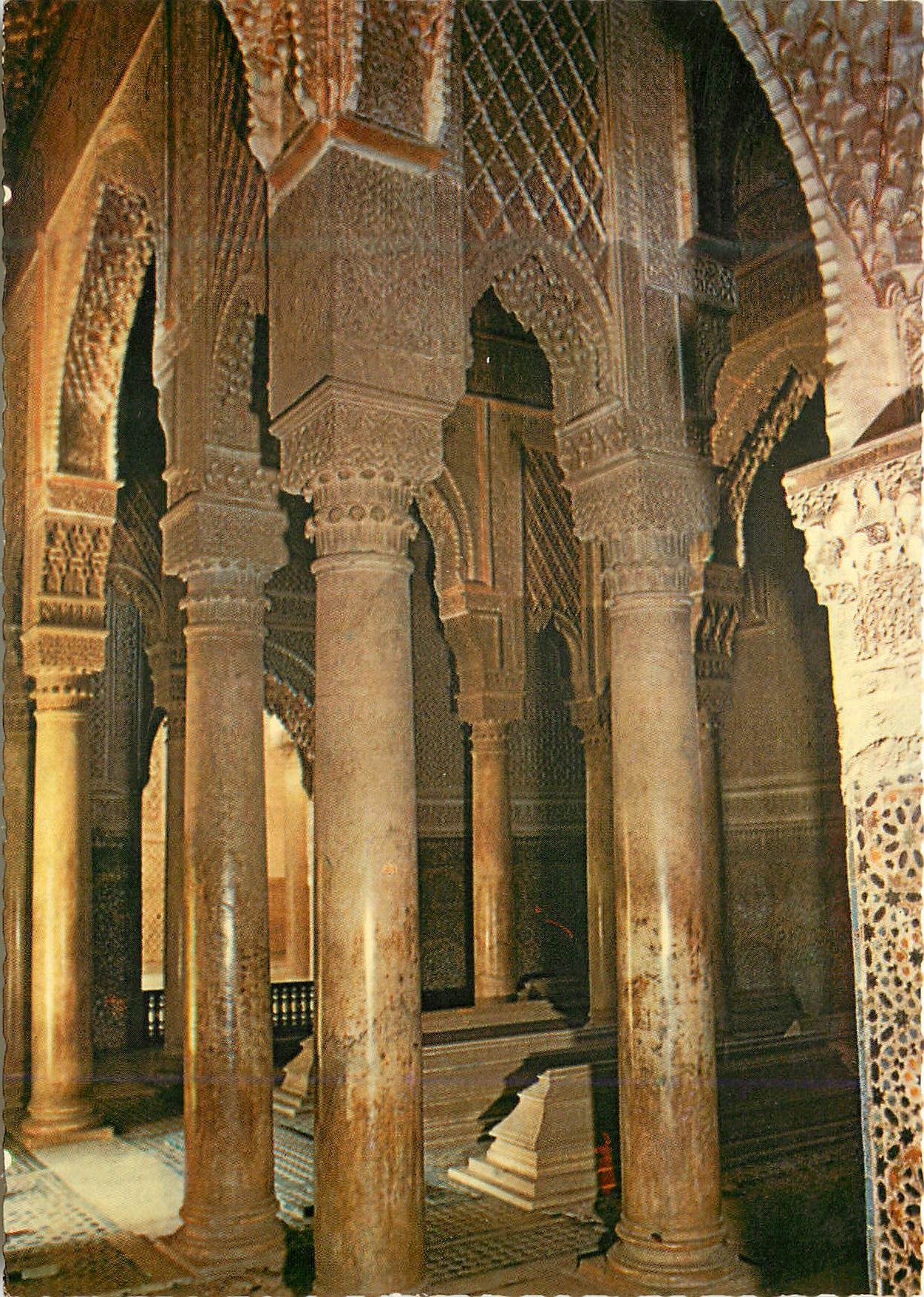 CPM Marrakech le maroc pittoresque les tombeaux des saadiens