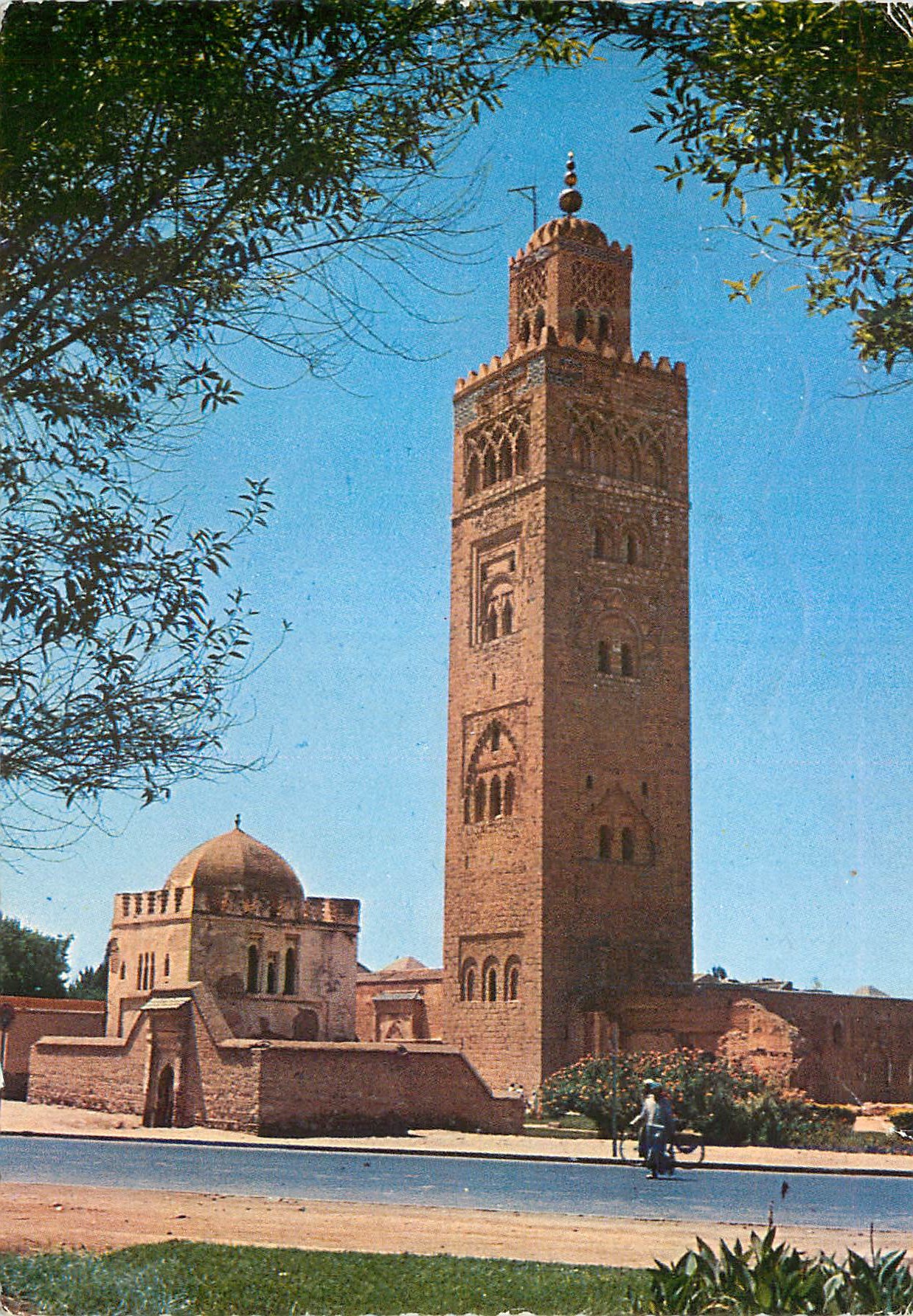 CPM Marrakech La Mosquee de la Koutoubia et le Marabout