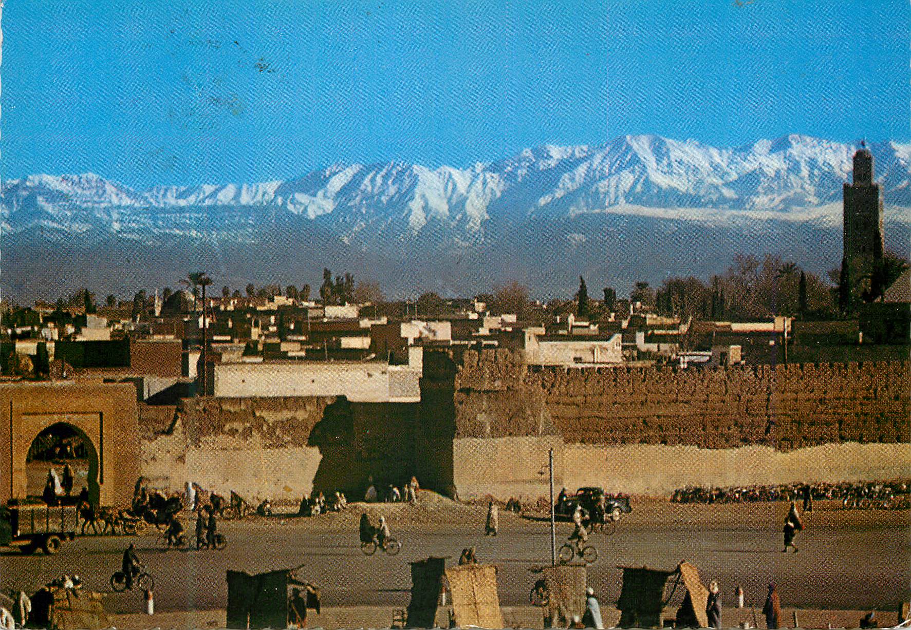CPM Marrakech Les Remparts et le Grand Atlas