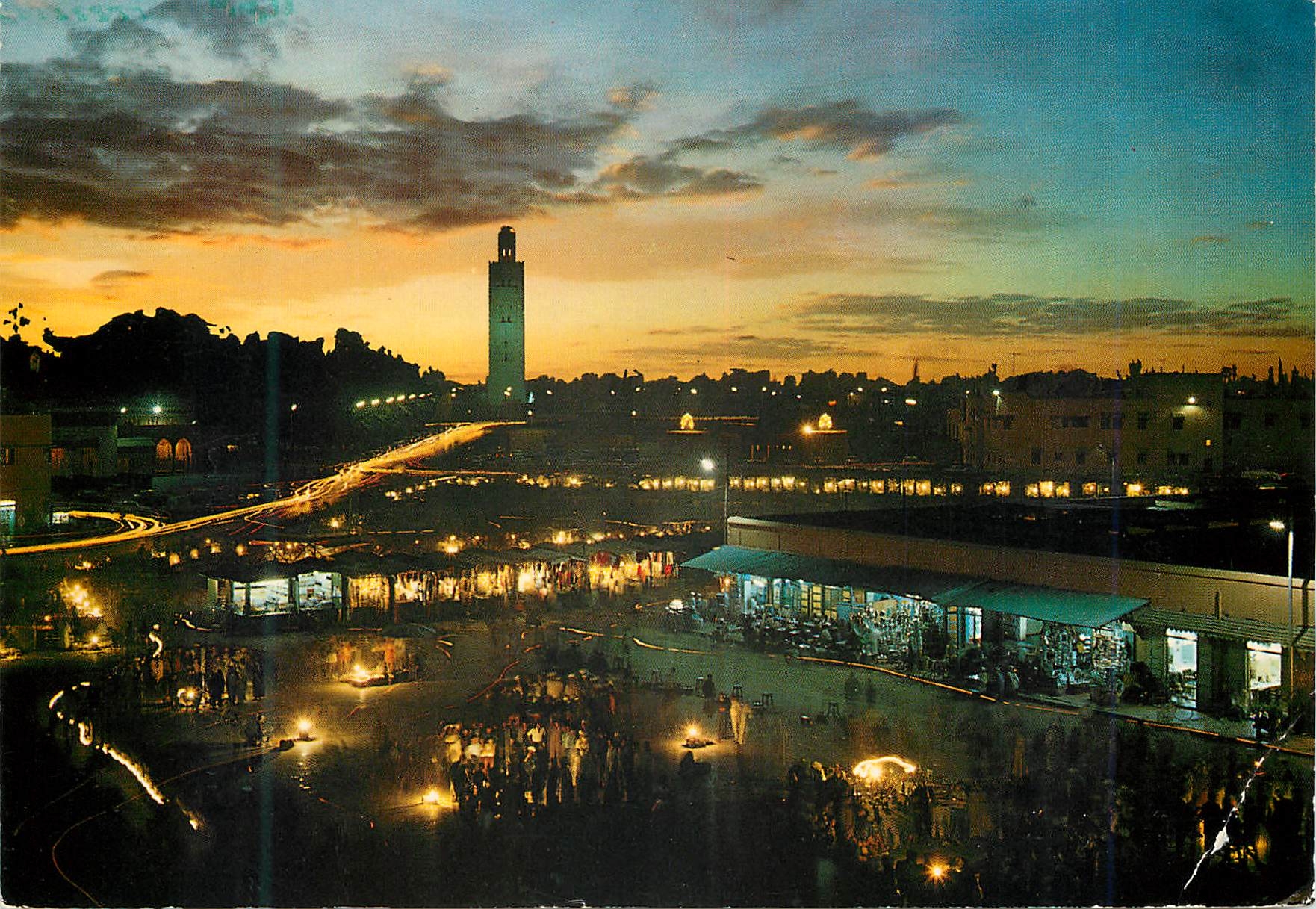 CPM Marrakech Place Djemaa El Fna et la Koutoubia