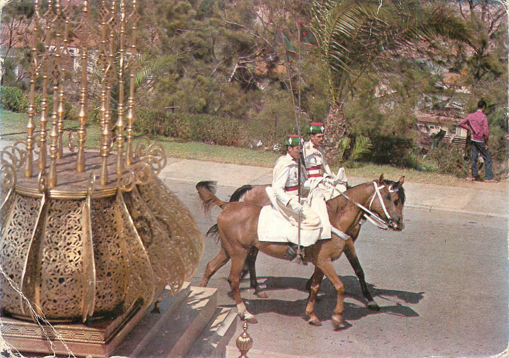CPM Rabat Garde a cheval de la Tour Hassan