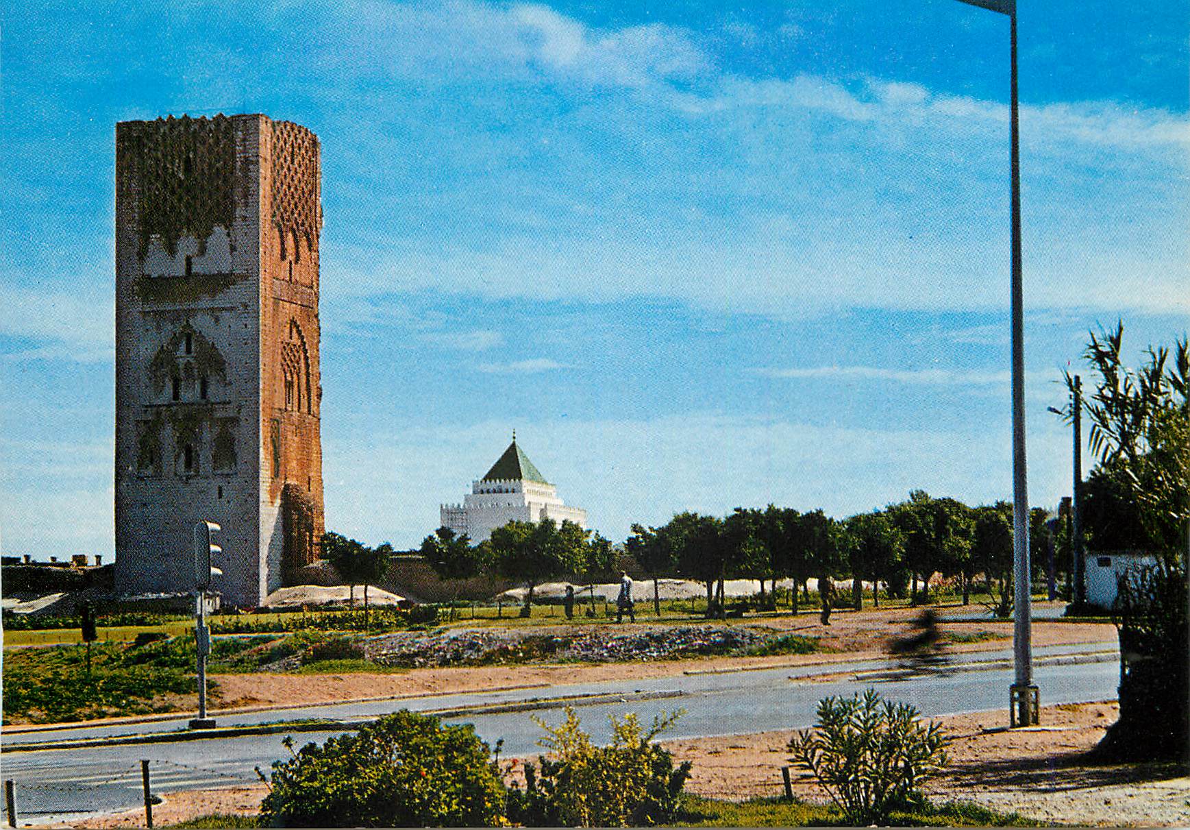 CPM Rabat Le Tour Hassan et le Mausolee Mohammed V