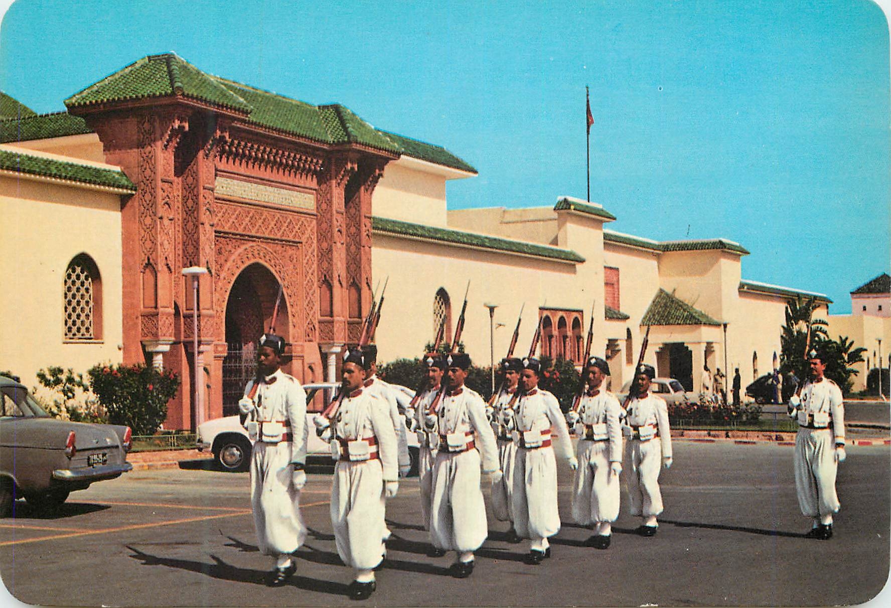 CPM Rabat De Blanc Vetus Fusil a l'Epaule Depart pour une pause bien Meritee Militaria