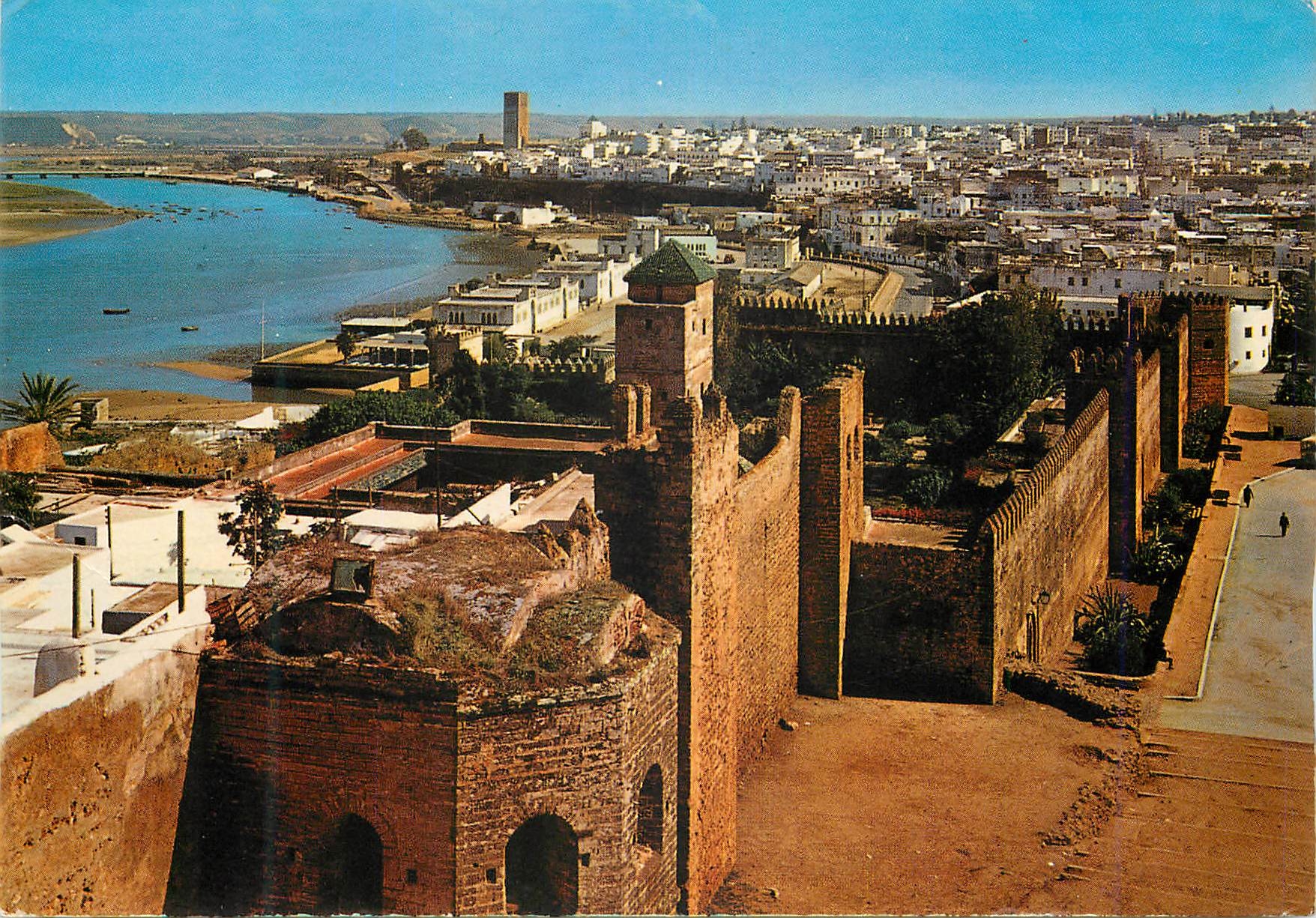 CPM Rabat Vue panoramique sur la ville la Kasbah Oudaia et le oued Bou Regreg
