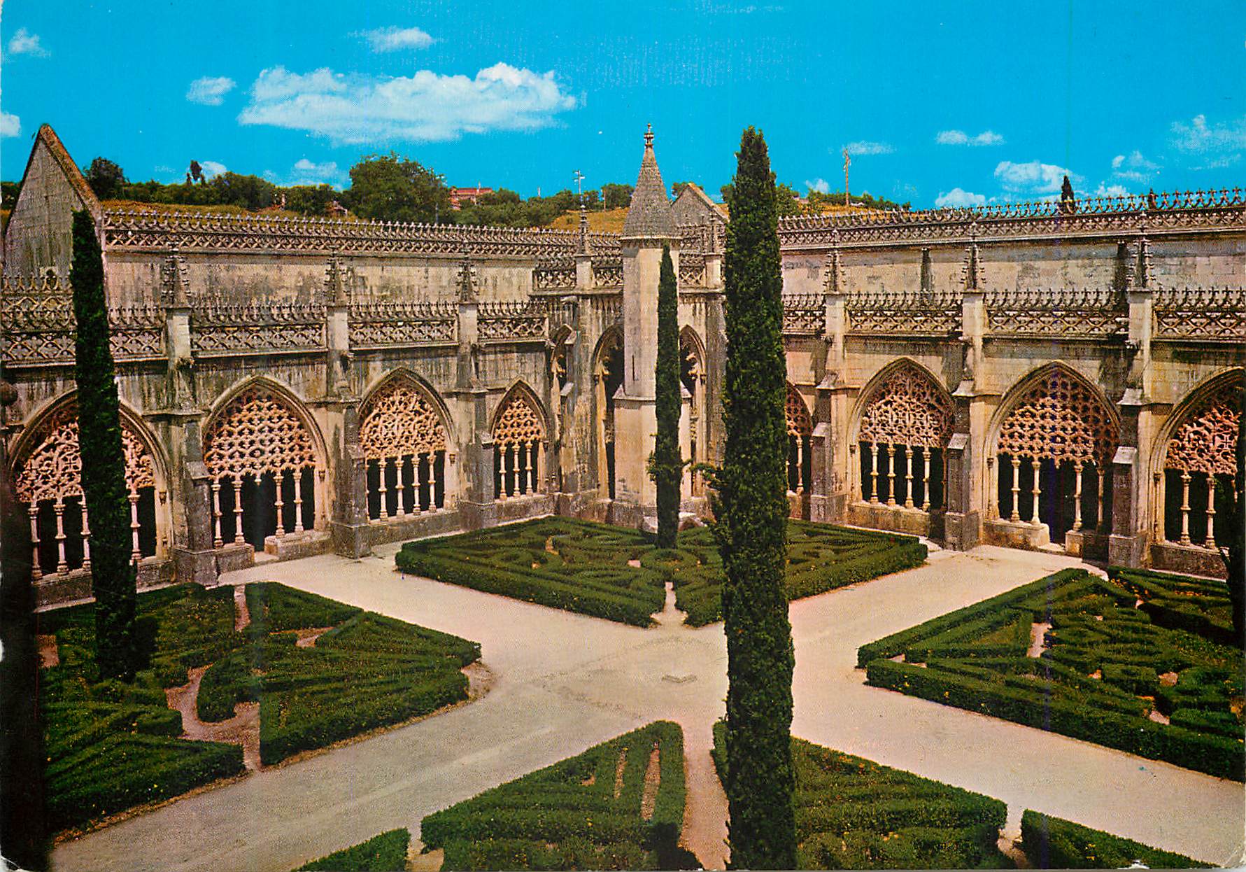 CPM Portugal Batalha Monastere Jardin et Cloitre Royal