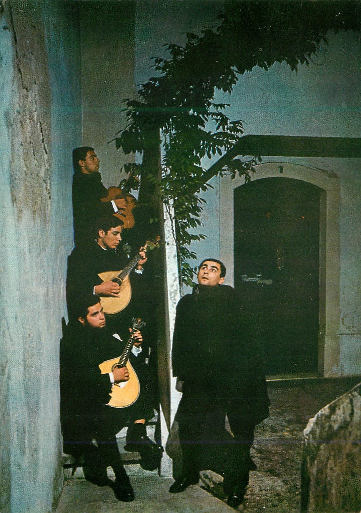 CPM Portugal Coimbra Serenade donnee par des Etudiants
