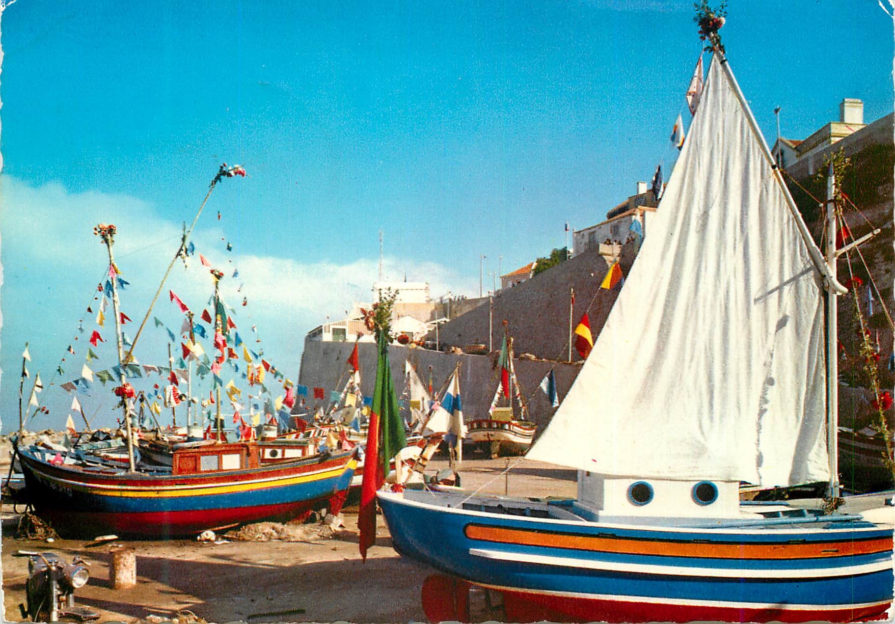 CPM Portugal Ericeira Rentree de la peche Bateaux