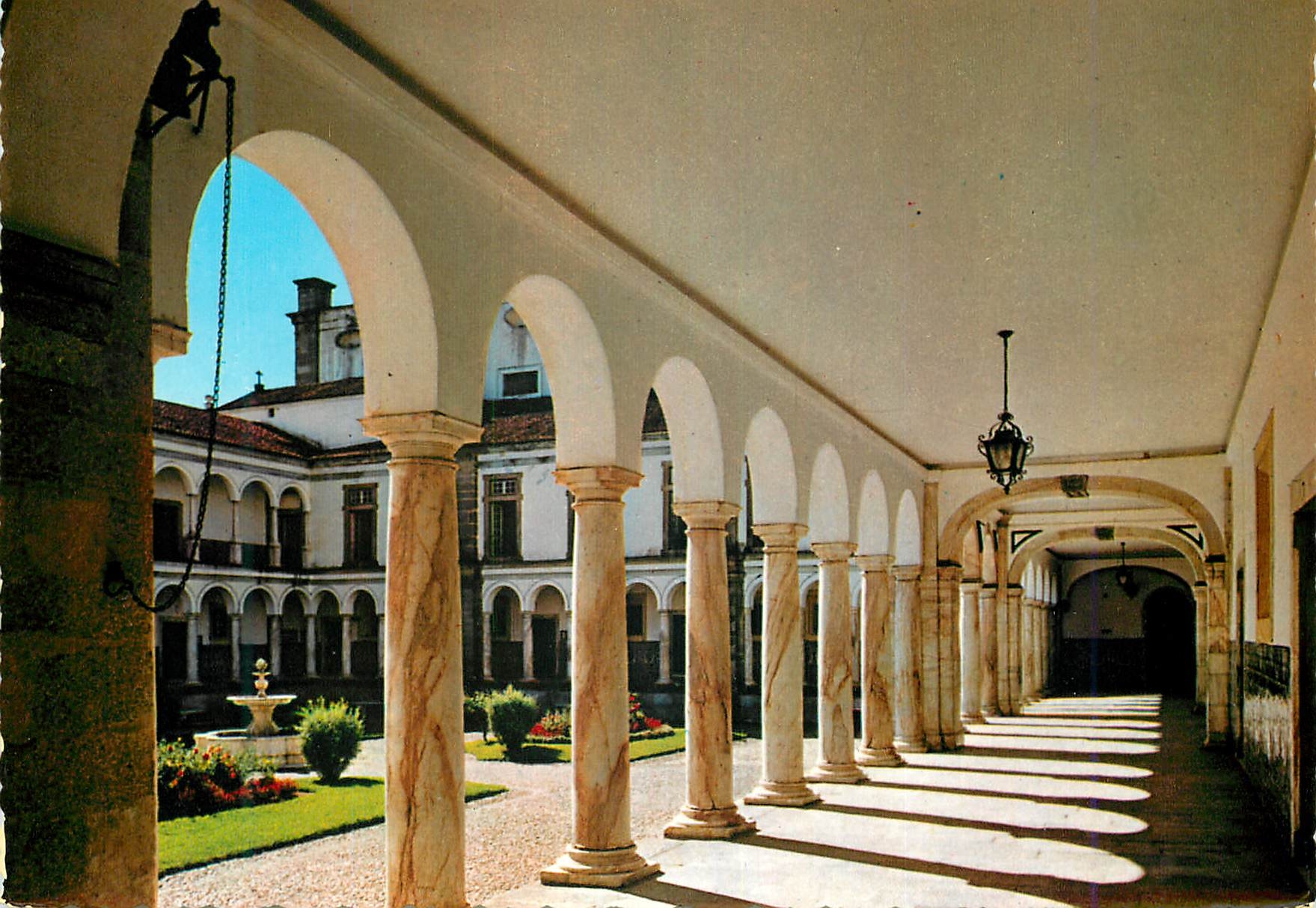 CPM Portugal Evora Cour de l'ancienne Univeriste