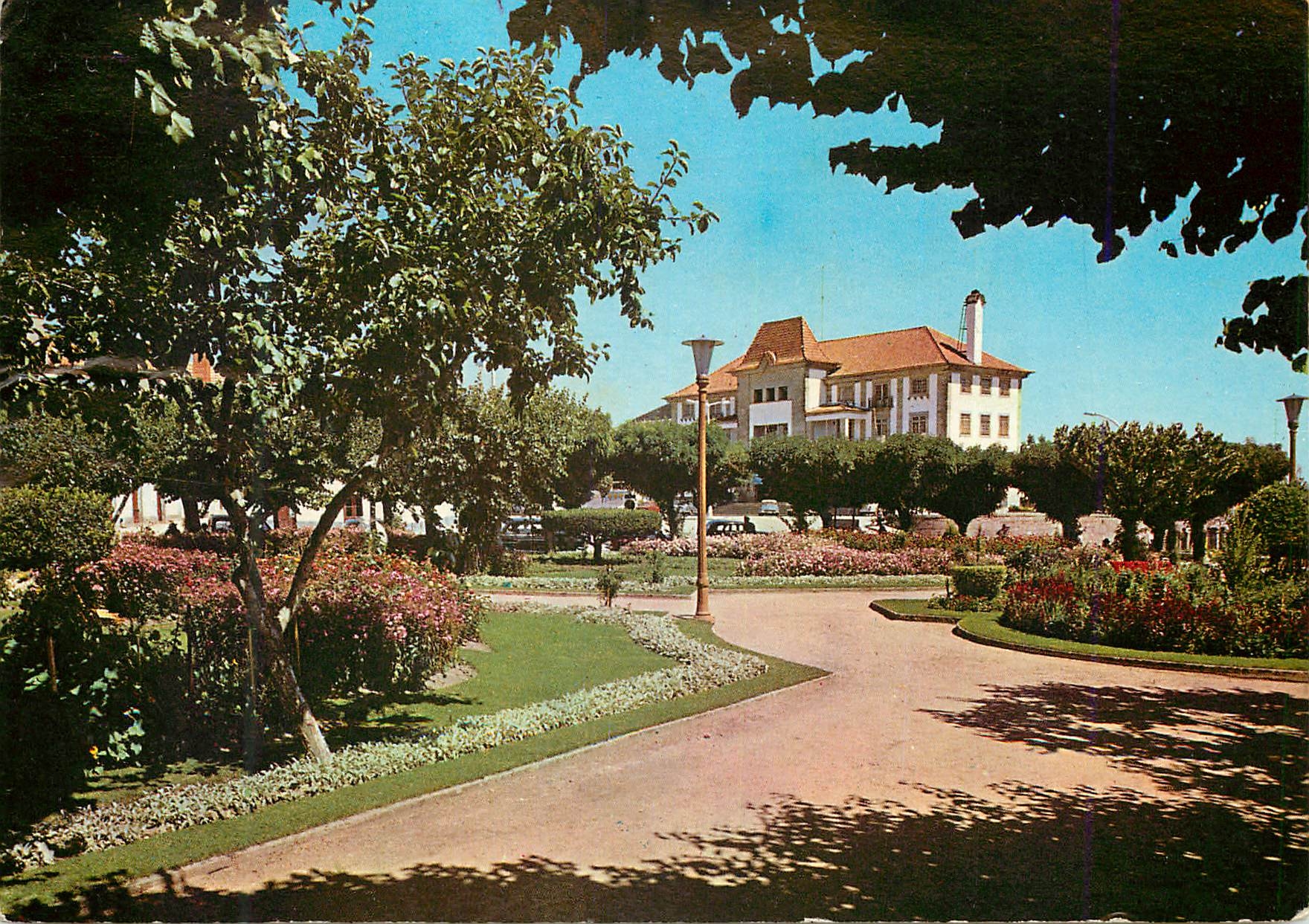 CPM Portugal Guarda Le Jardin de Jose de Lemos et Hotel de tourisme