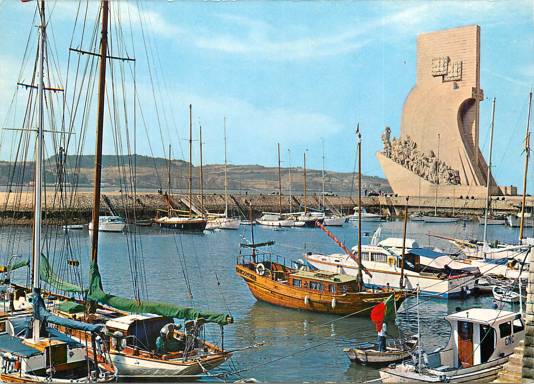 CPM Lisboa La Cathedral Surnomee Eglise de Santa Maria Major Bateaux 