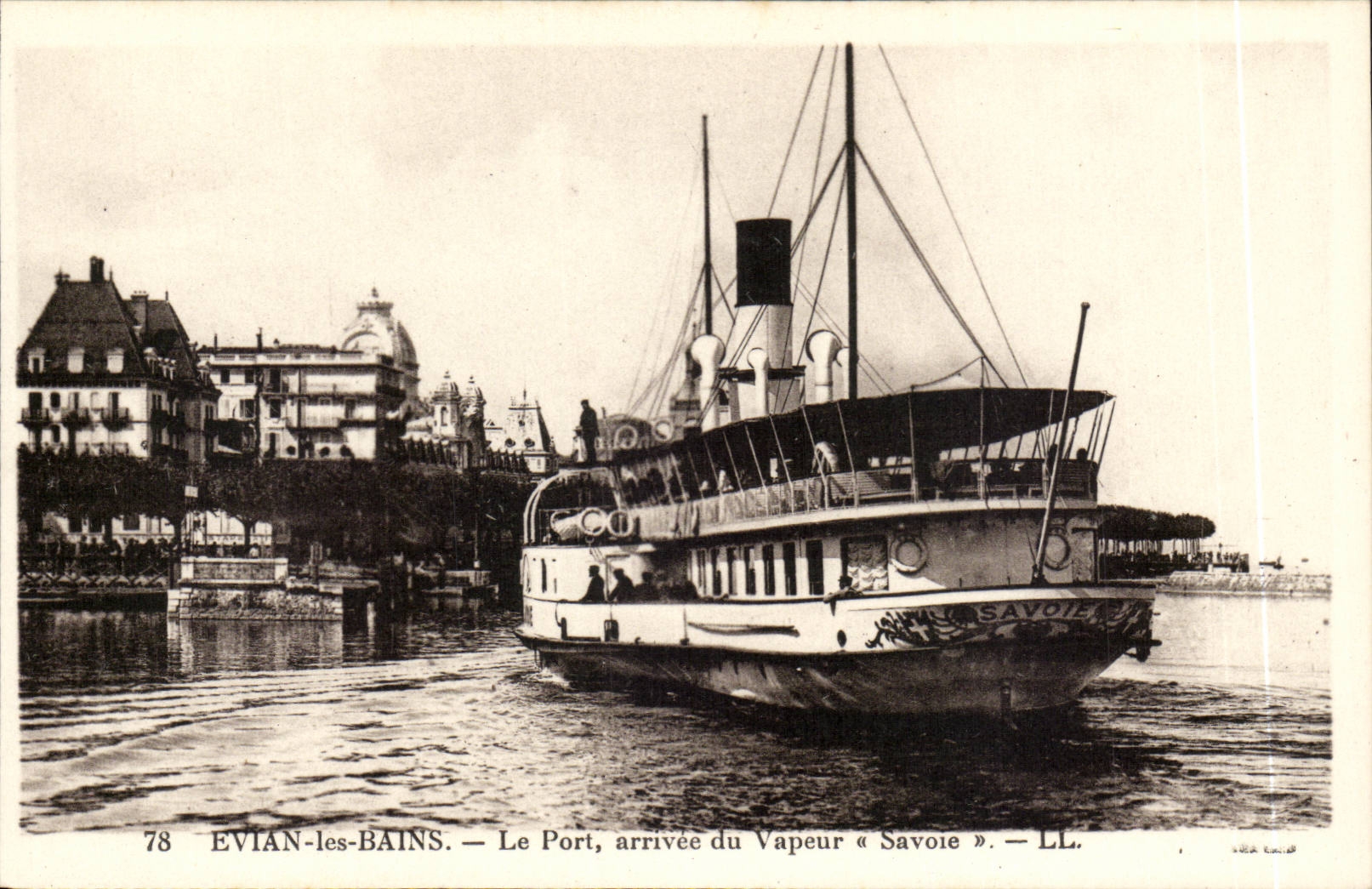 Evian les Bains CPA Le porte arrivee du vapeur SAvoie