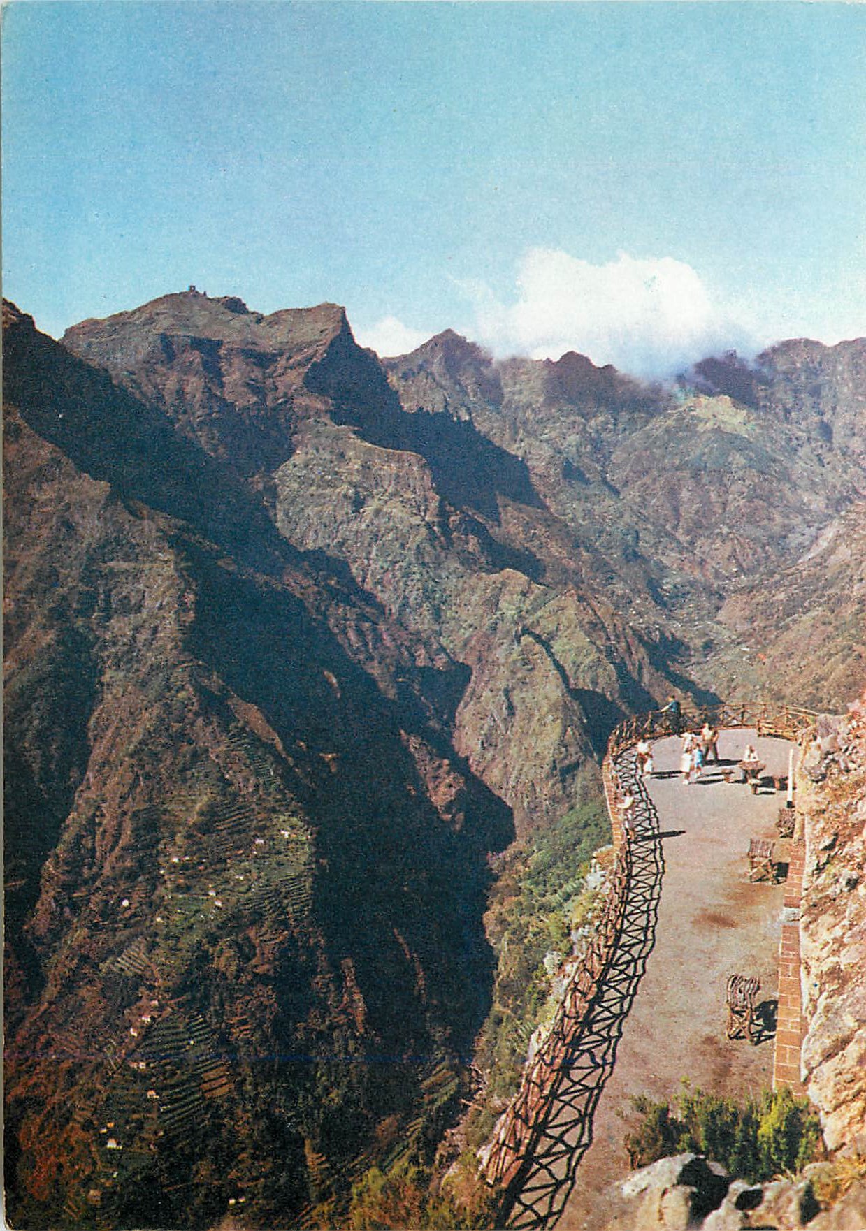 CPM Madeira 98 belvedere sur le grand curral